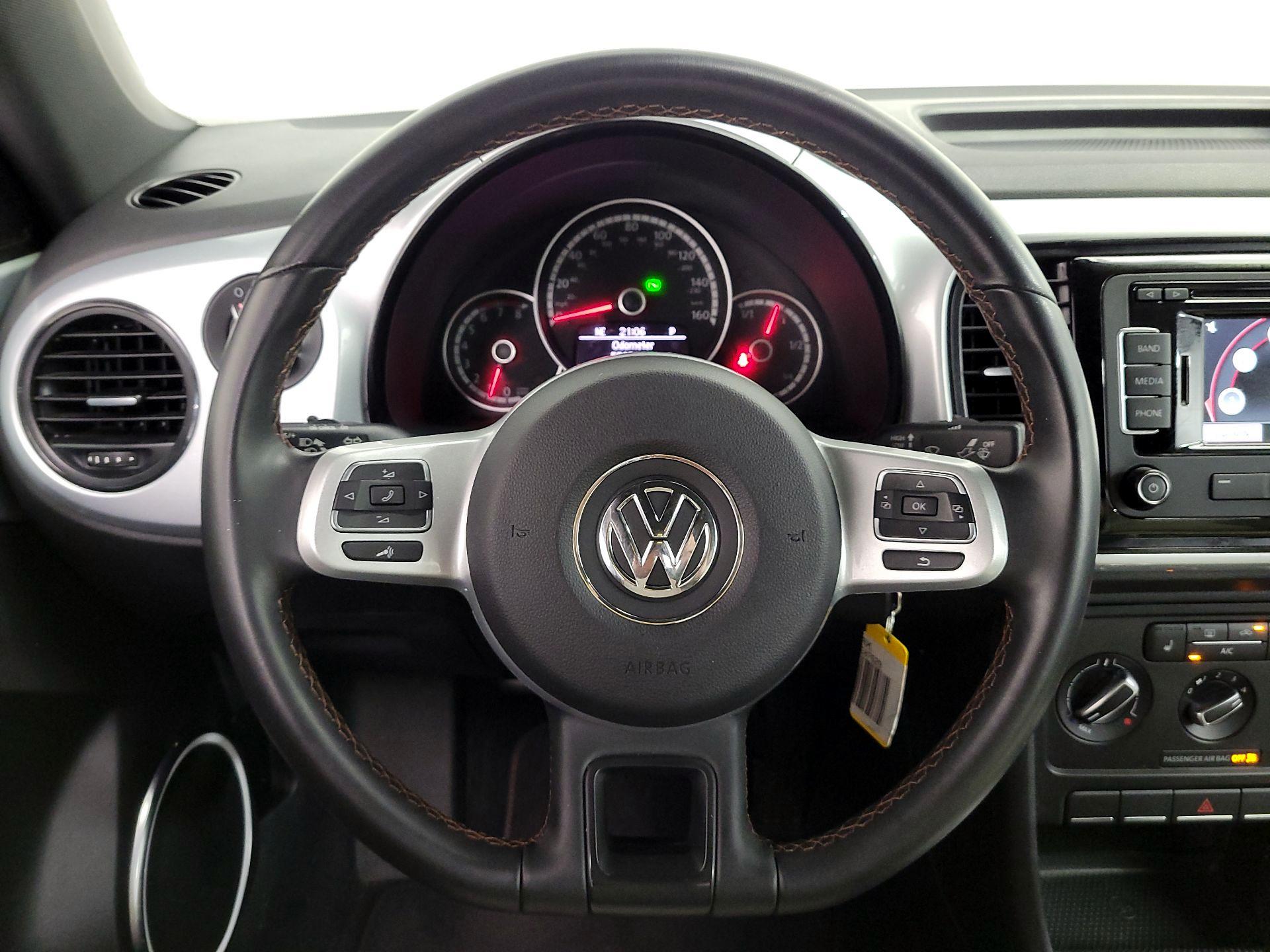 Thumbnail: 2015 Volkswagen Beetle - 10