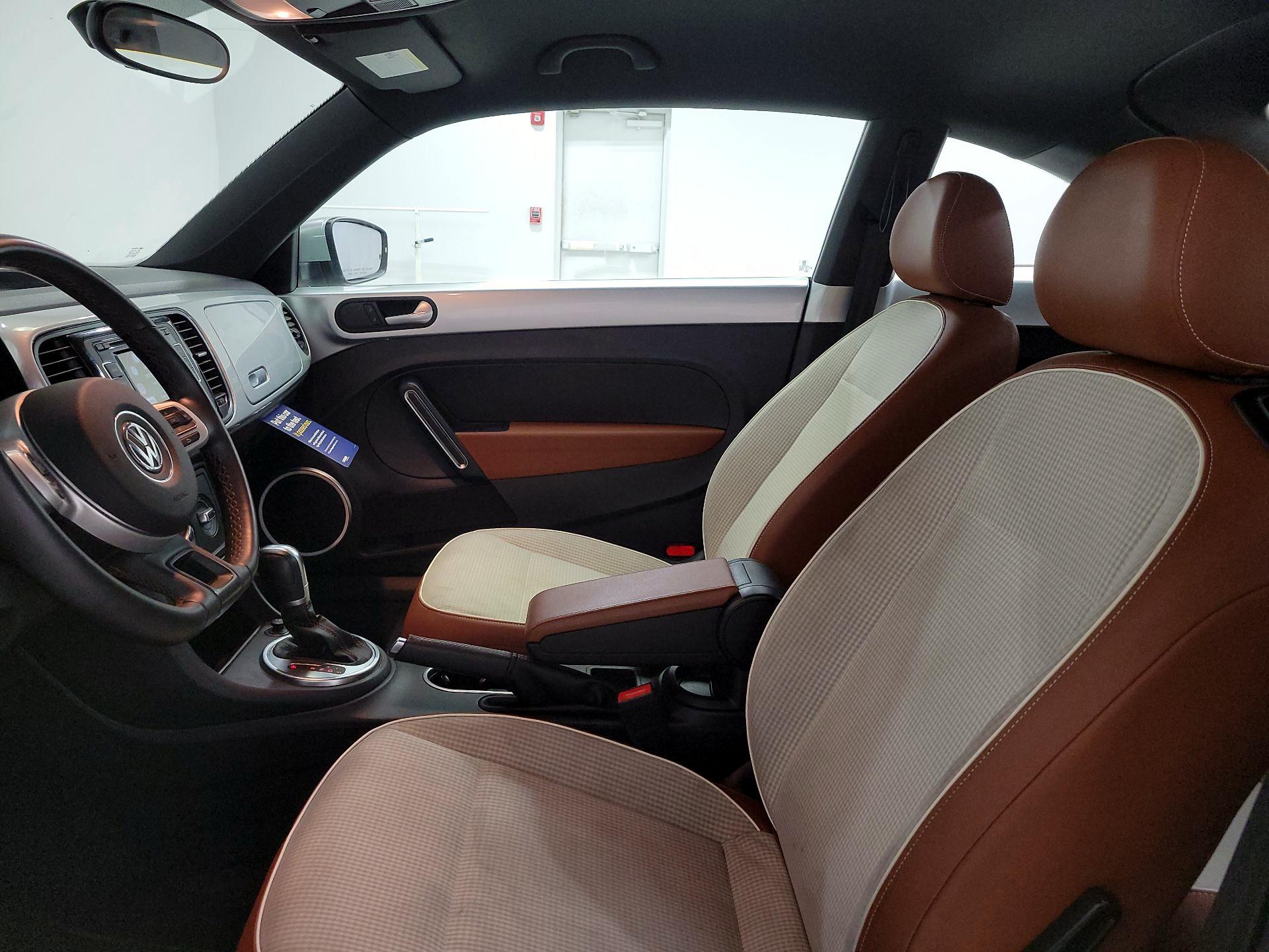 Thumbnail: 2015 Volkswagen Beetle - 11