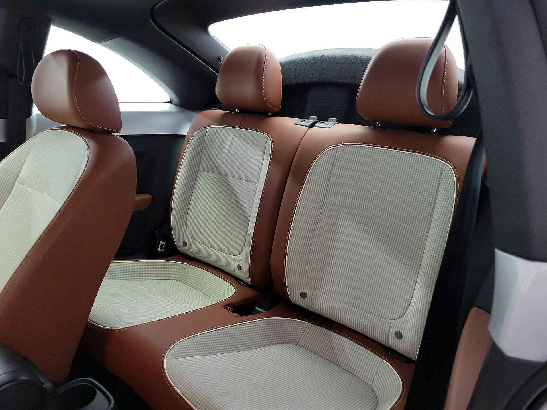 Thumbnail: 2015 Volkswagen Beetle - 18