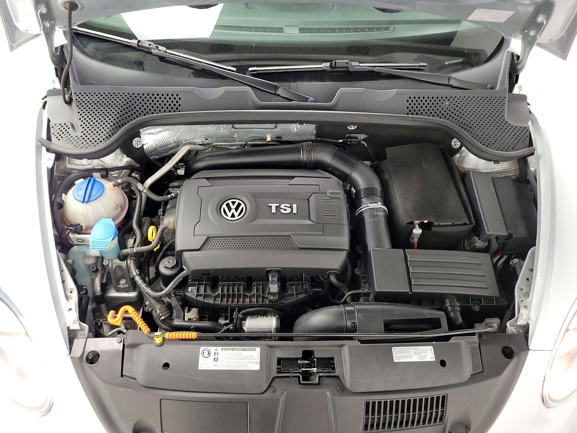 Thumbnail: 2015 Volkswagen Beetle - 20