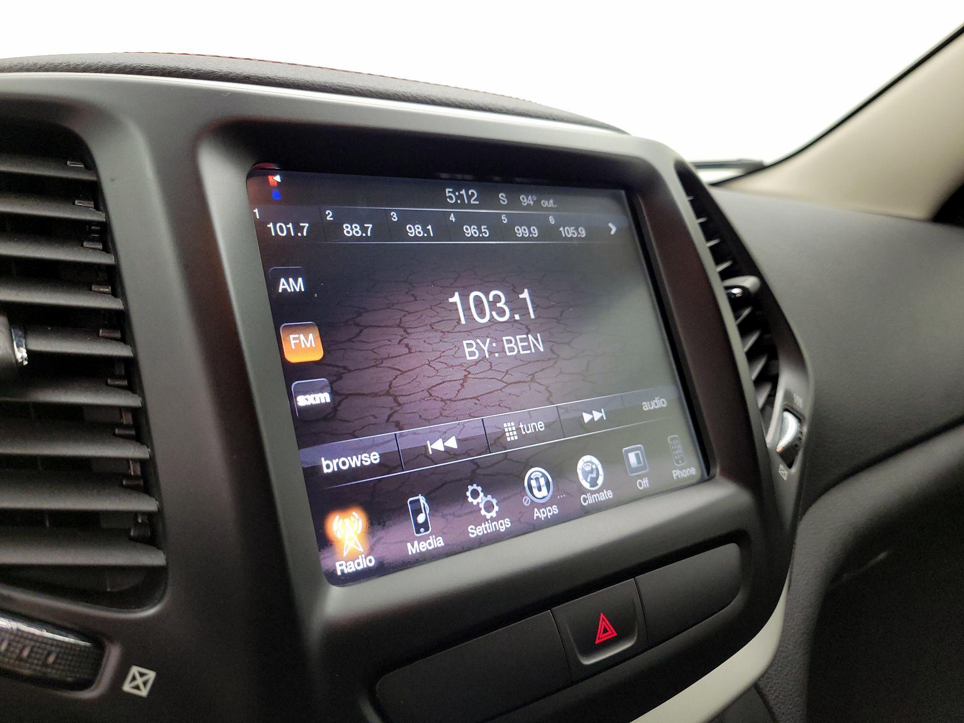 Thumbnail: 2017 Jeep Cherokee - 15