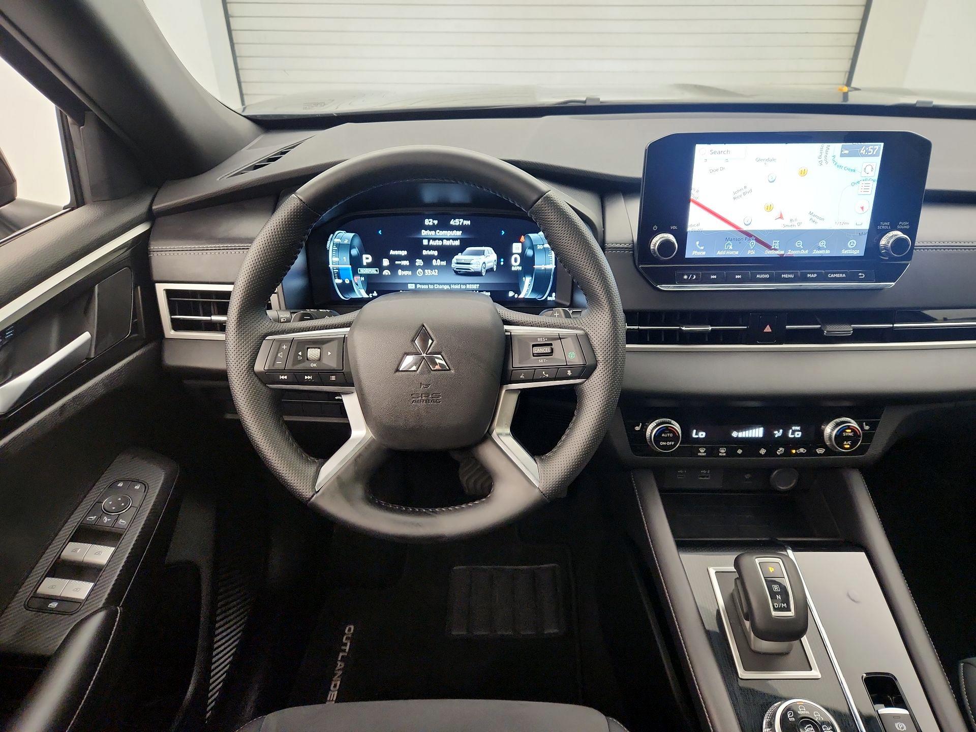 Thumbnail: 2024 Mitsubishi Outlander - 10