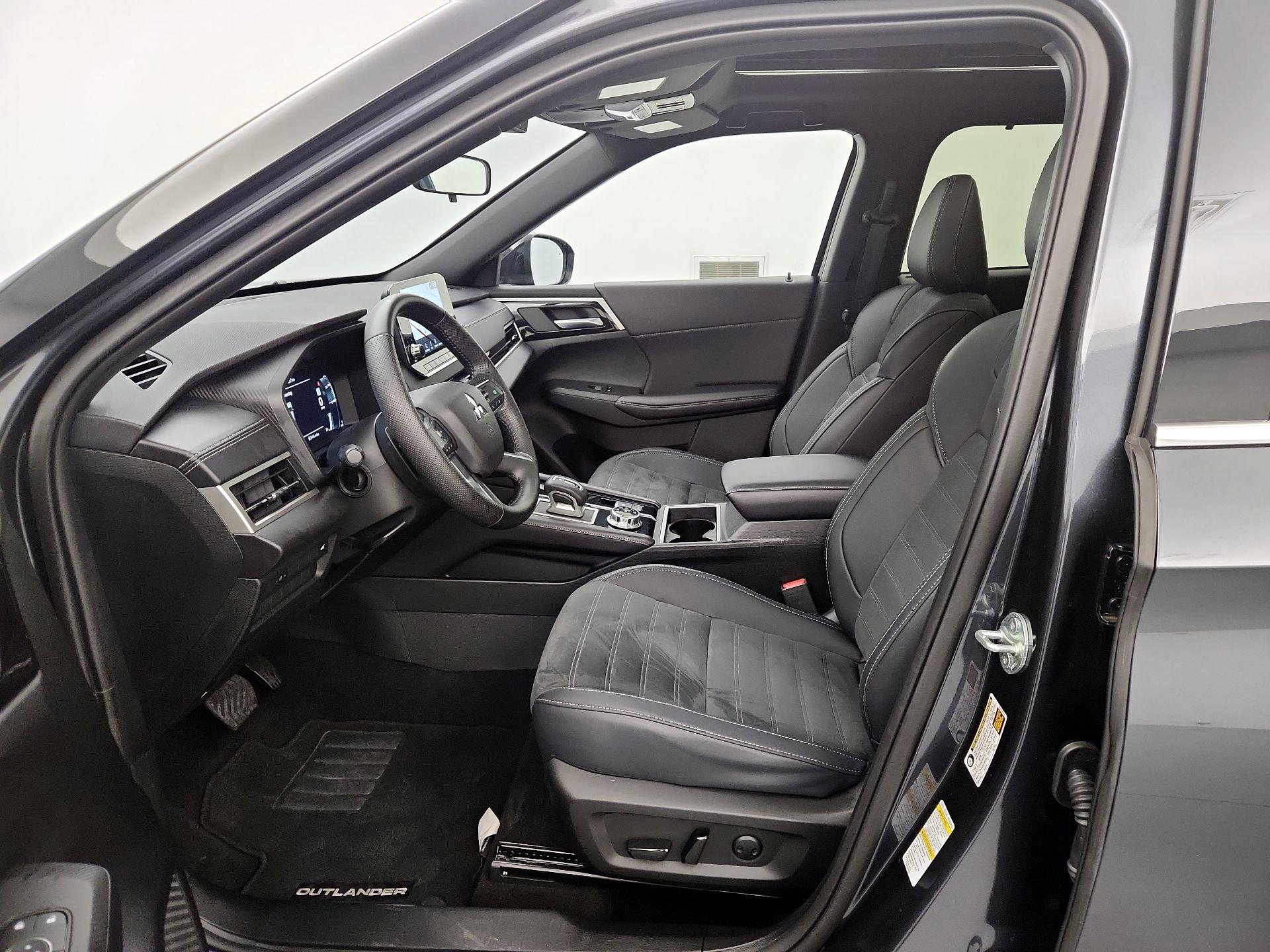 Thumbnail: 2024 Mitsubishi Outlander - 11