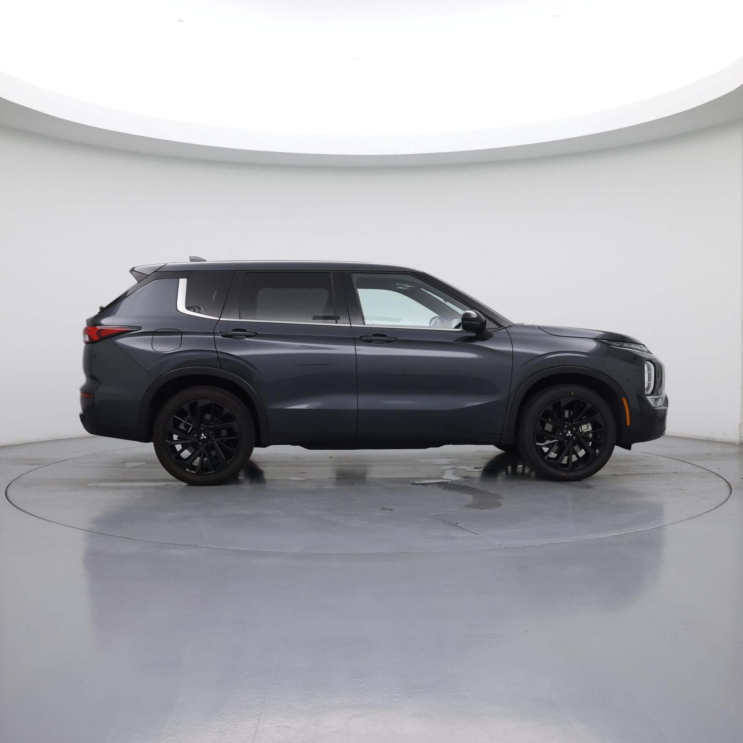 Thumbnail: 2024 Mitsubishi Outlander - 7