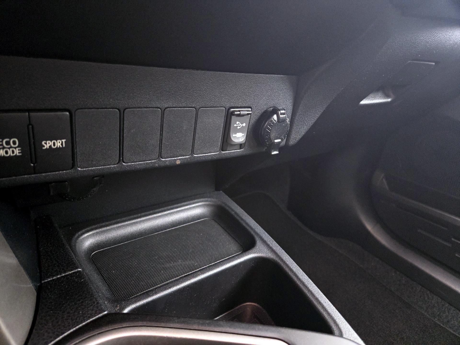 Thumbnail: 2018 Toyota RAV4 - 18