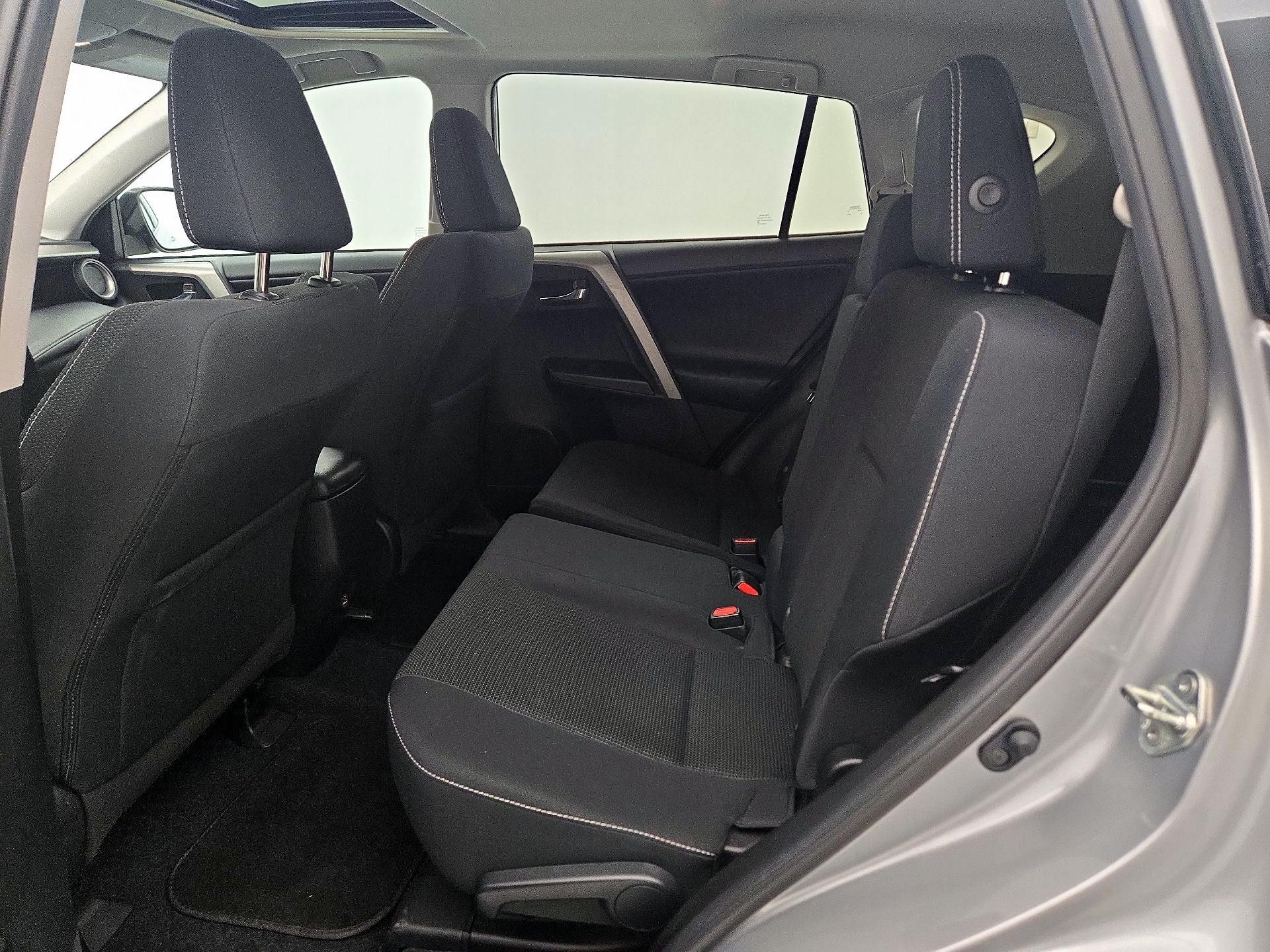 Thumbnail: 2018 Toyota RAV4 - 20