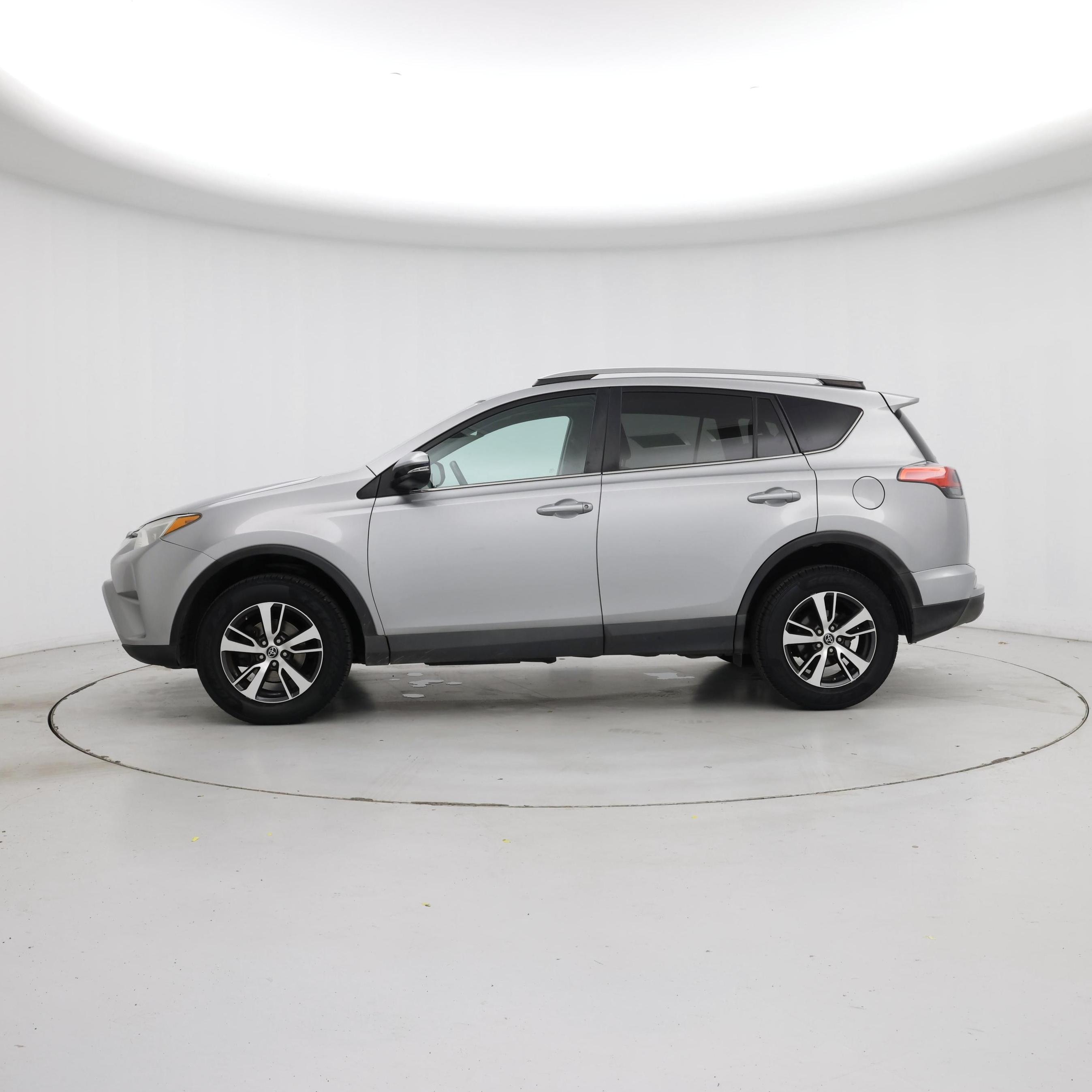 Thumbnail: 2018 Toyota RAV4 - 3