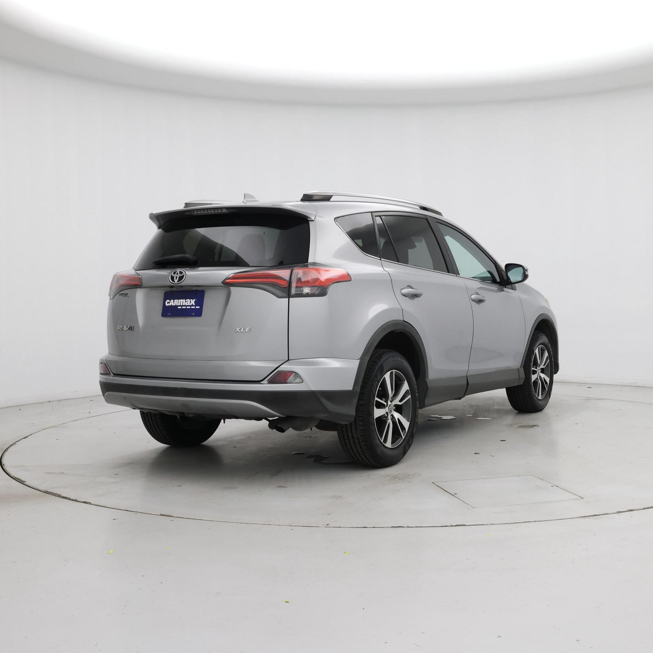 Thumbnail: 2018 Toyota RAV4 - 8