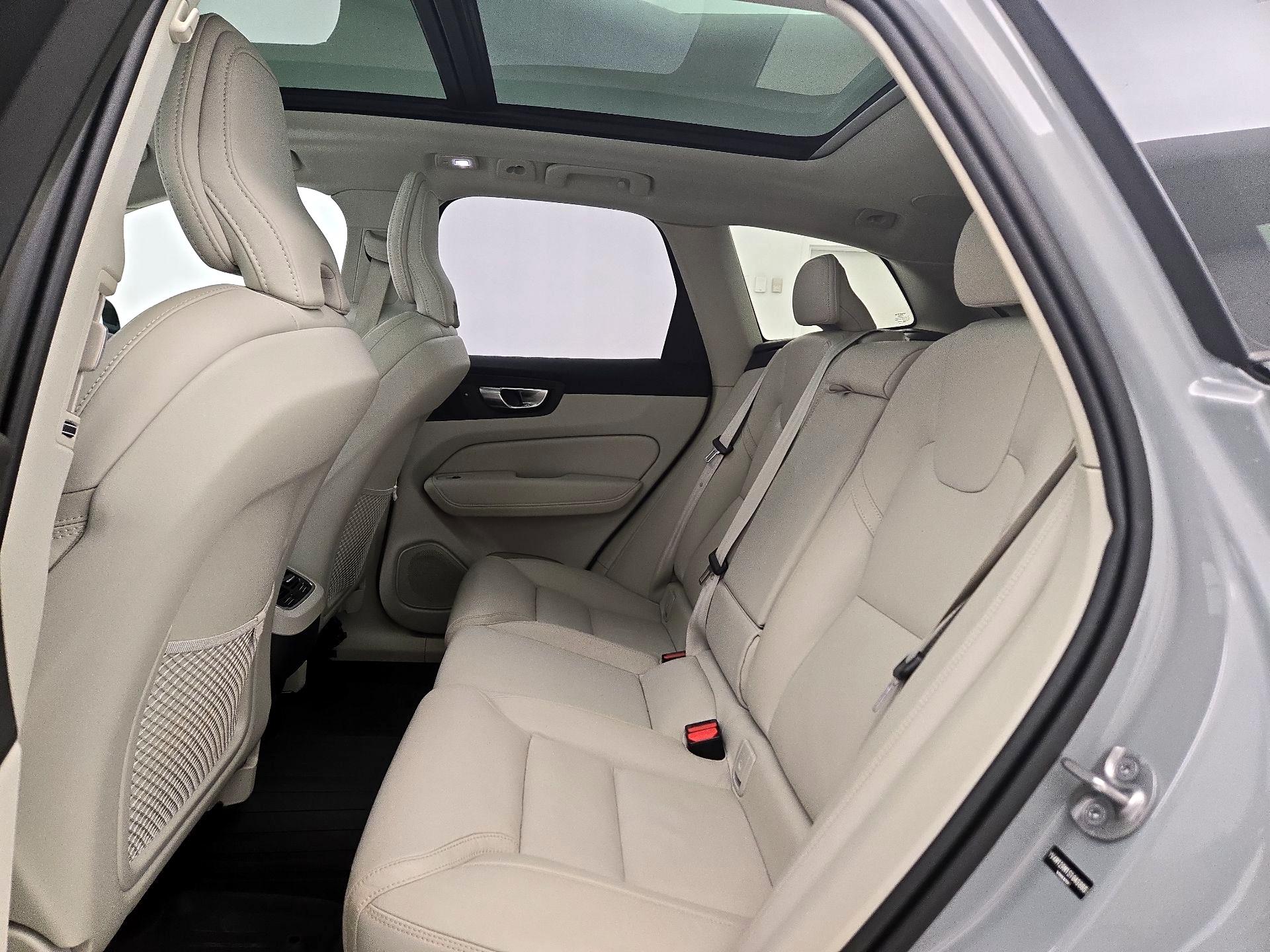 Thumbnail: 2025 Volvo XC60 - 20