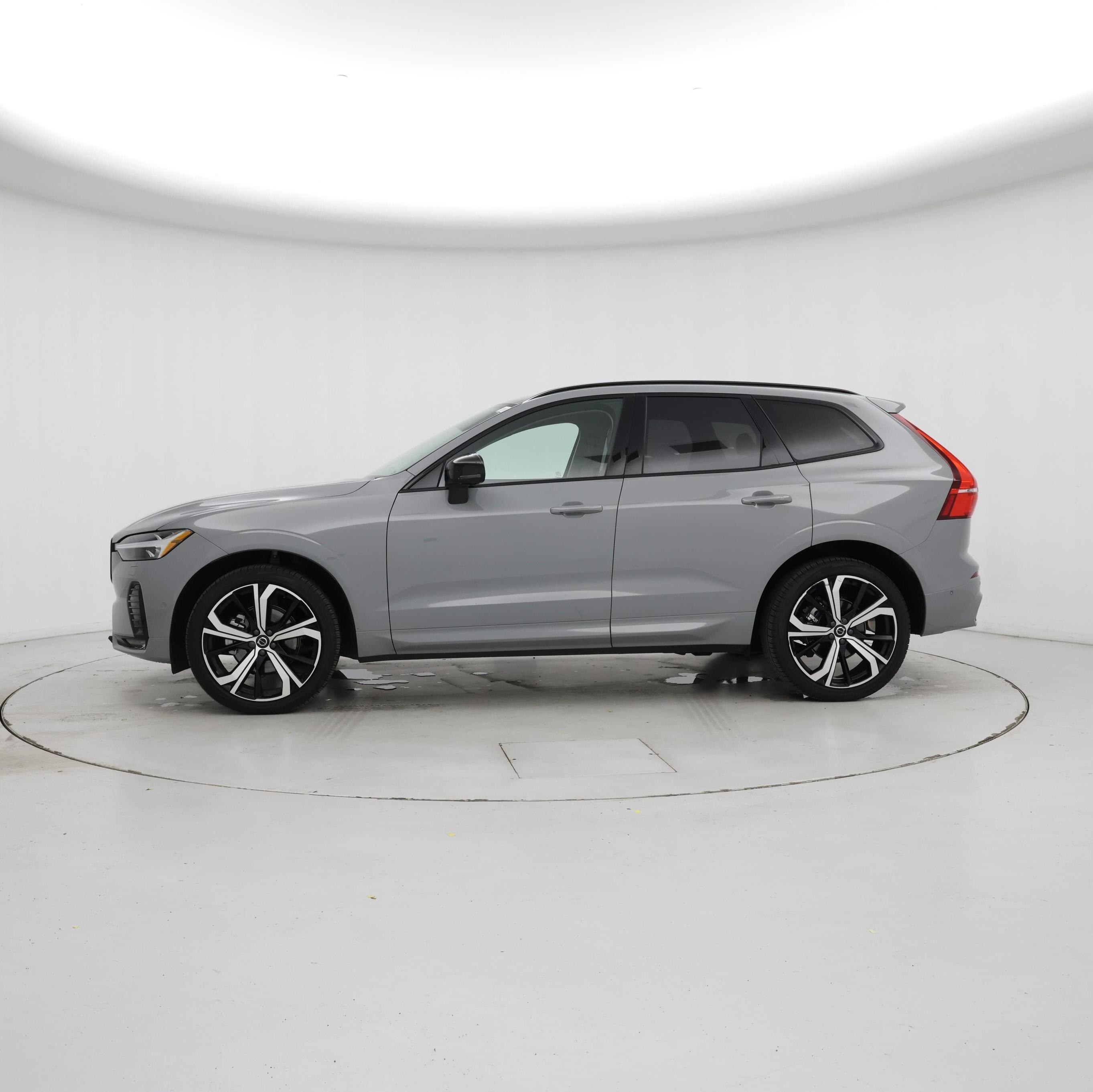 Thumbnail: 2025 Volvo XC60 - 3
