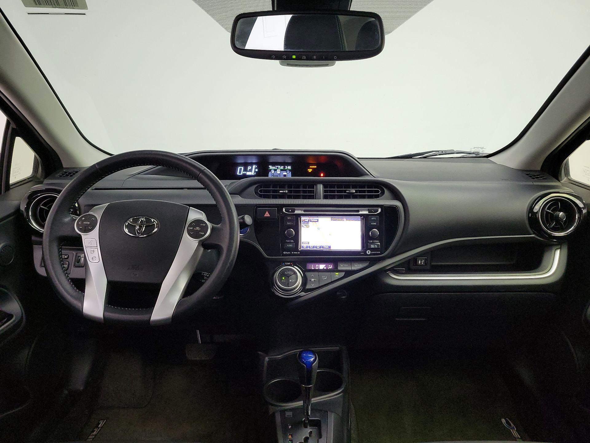 Thumbnail: 2016 Toyota Prius c - 9