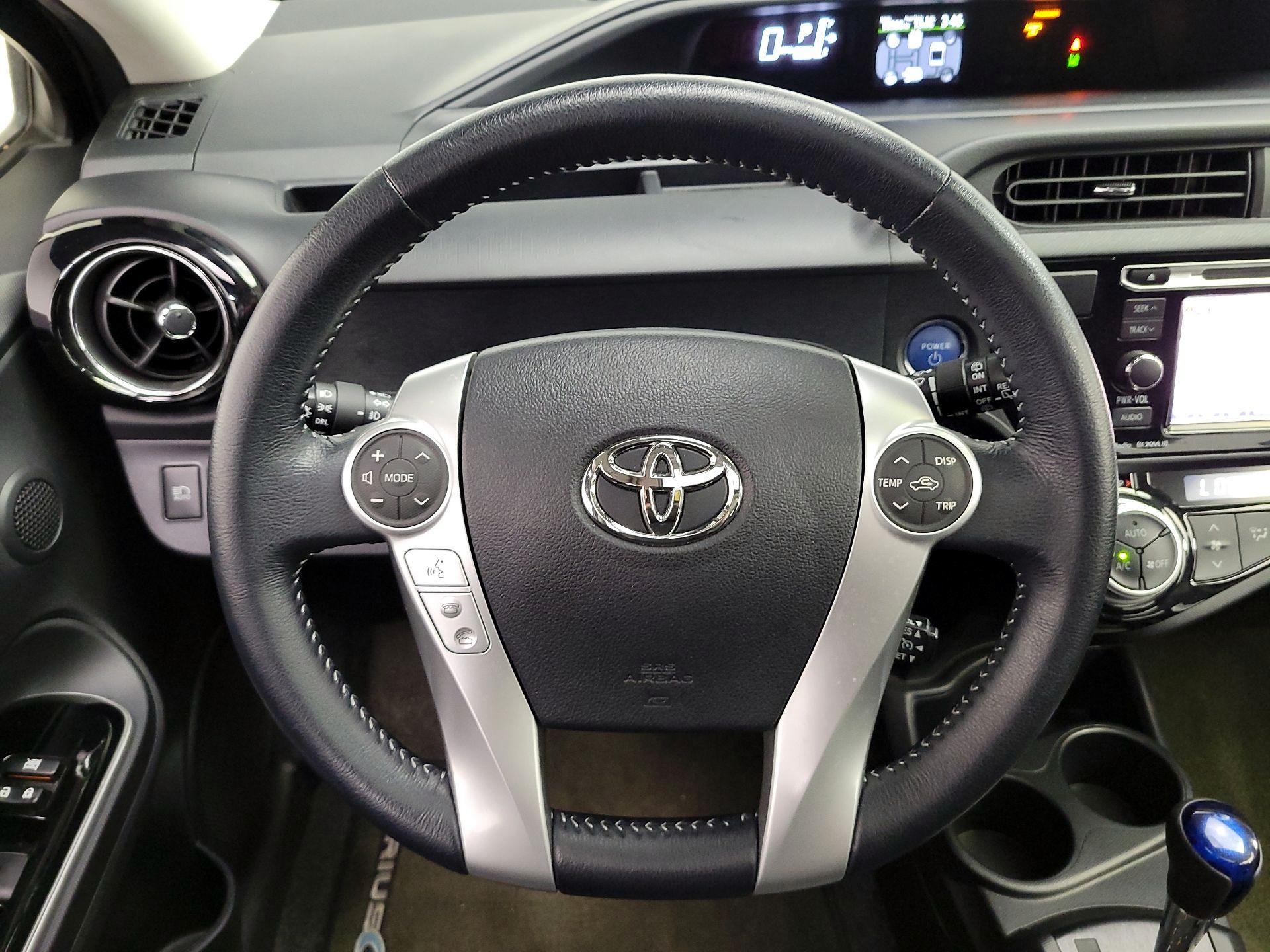 Thumbnail: 2016 Toyota Prius c - 10