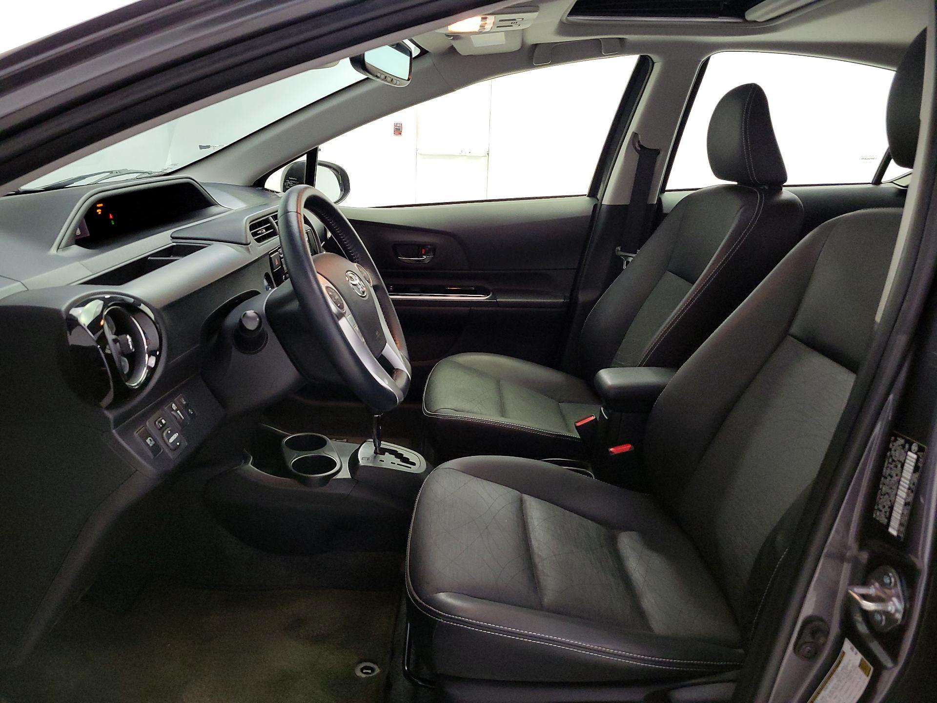 Thumbnail: 2016 Toyota Prius c - 11