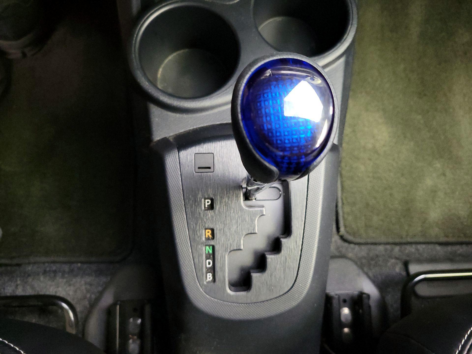 Thumbnail: 2016 Toyota Prius c - 18