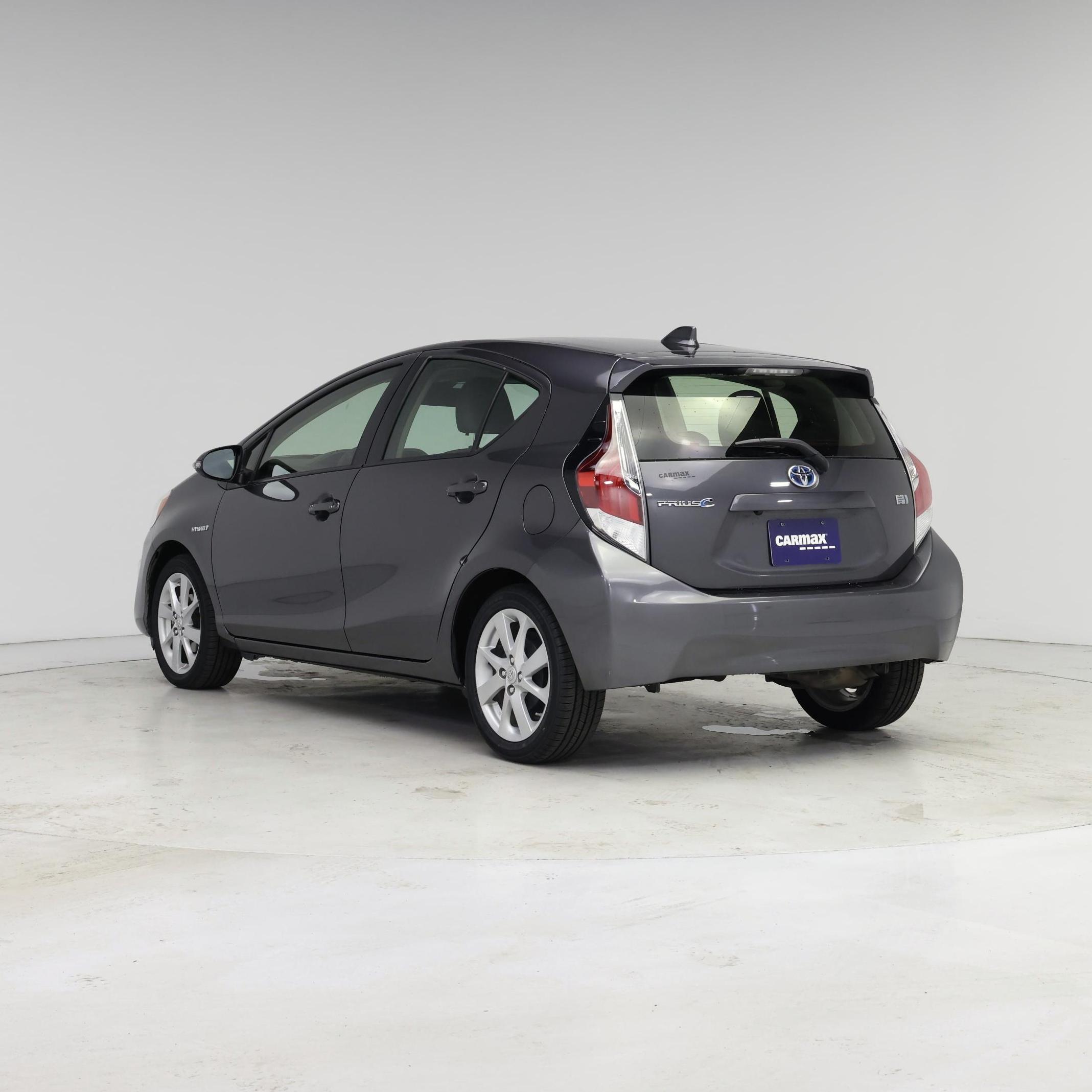 Thumbnail: 2016 Toyota Prius c - 2