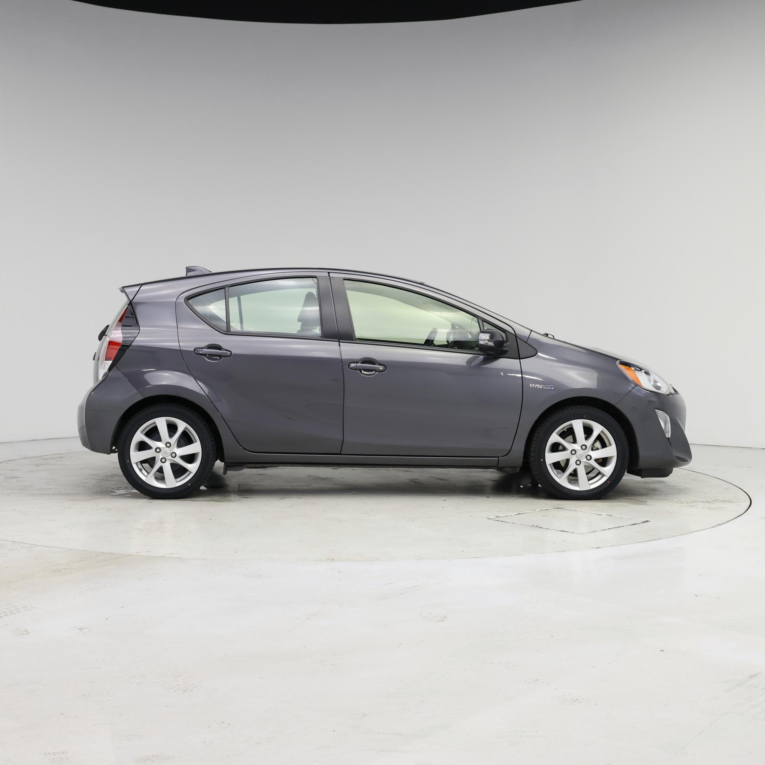 Thumbnail: 2016 Toyota Prius c - 7