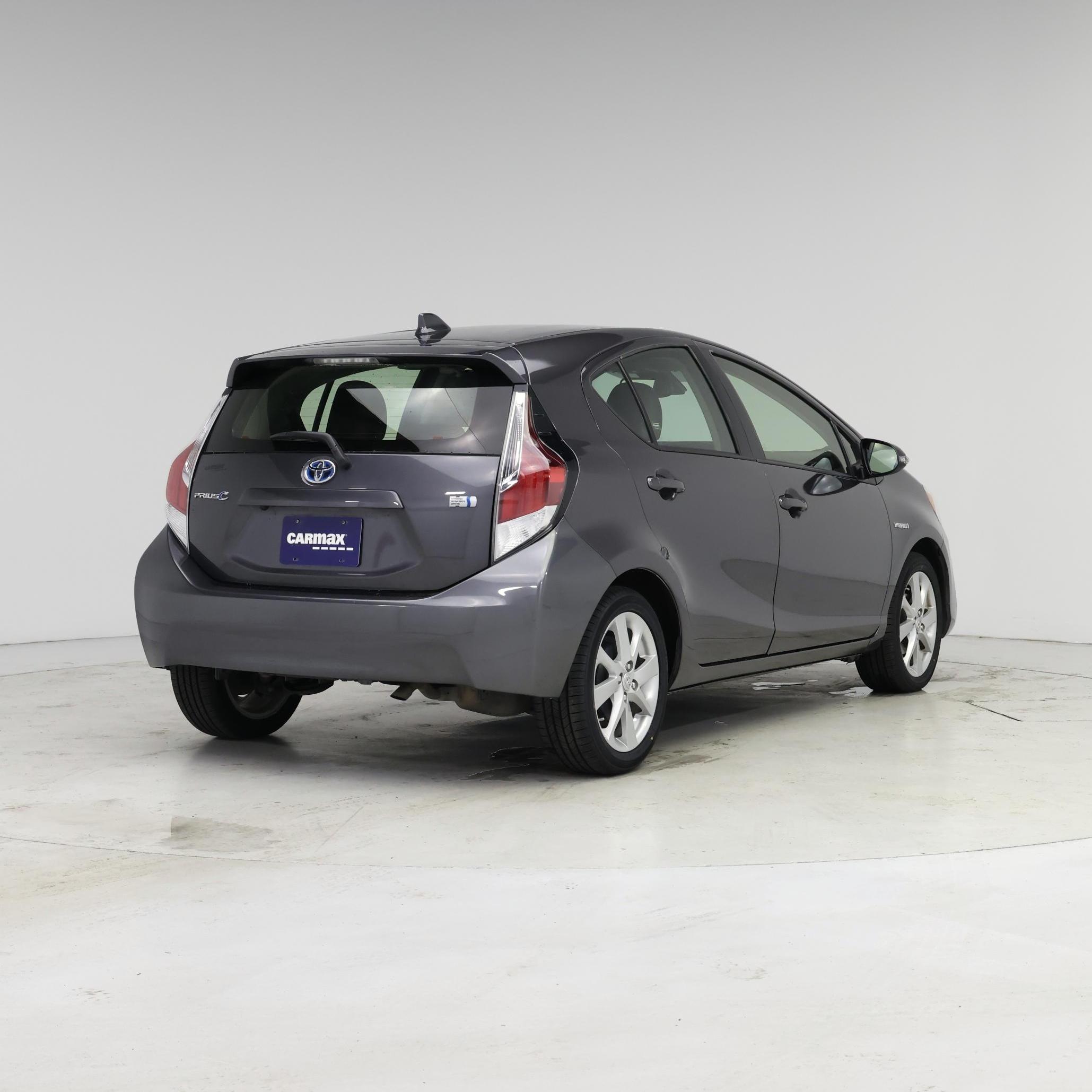 Thumbnail: 2016 Toyota Prius c - 8