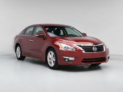 Red 2014 Nissan Altima SL