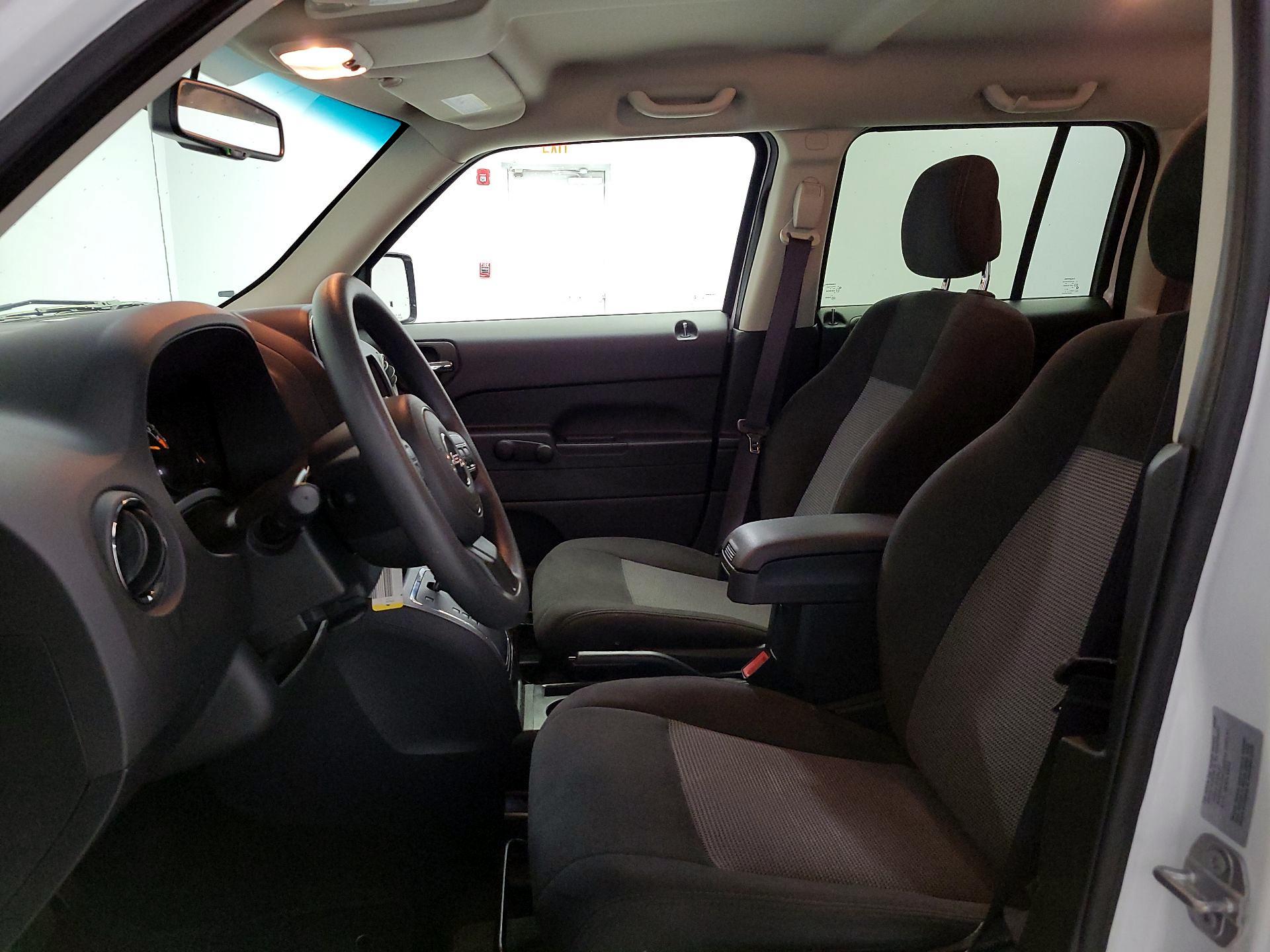 Thumbnail: 2017 Jeep Patriot - 11