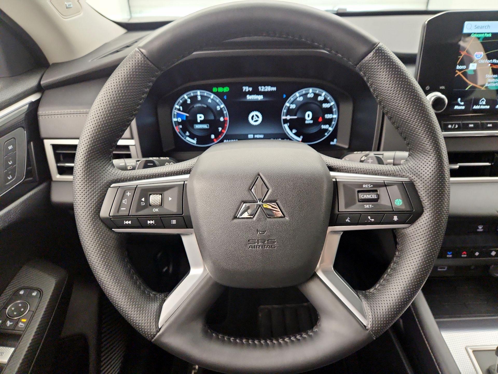 Thumbnail: 2024 Mitsubishi Outlander - 10