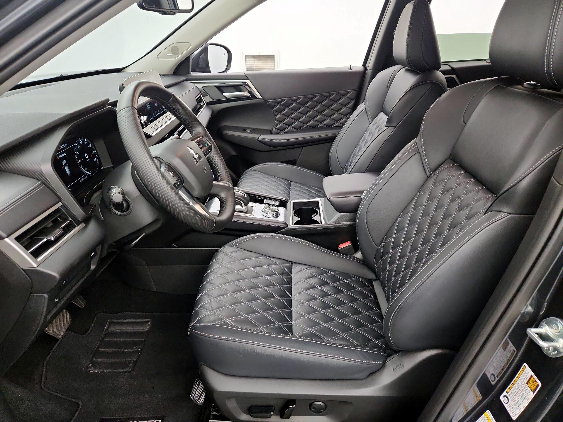 Thumbnail: 2024 Mitsubishi Outlander - 11