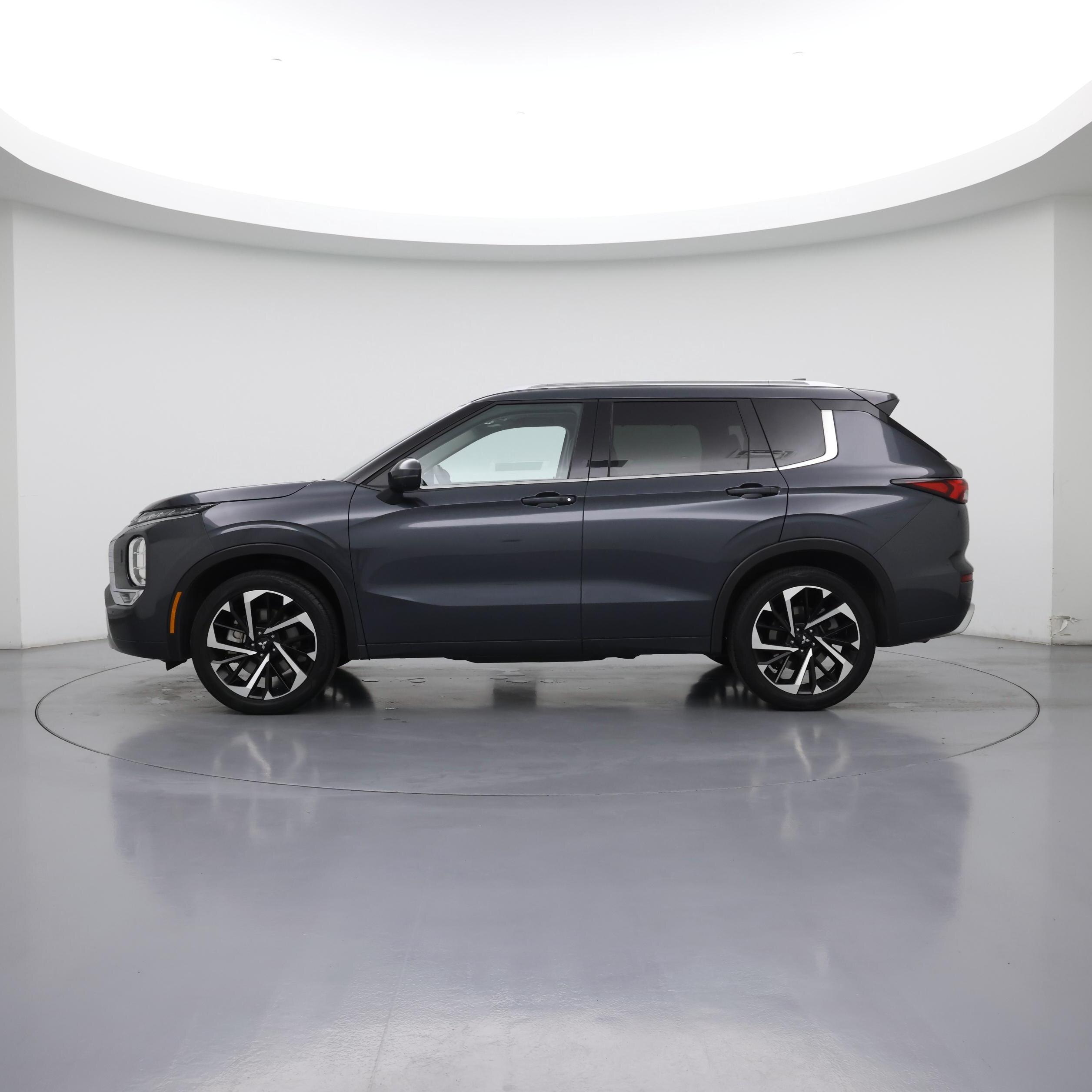 Thumbnail: 2024 Mitsubishi Outlander - 3