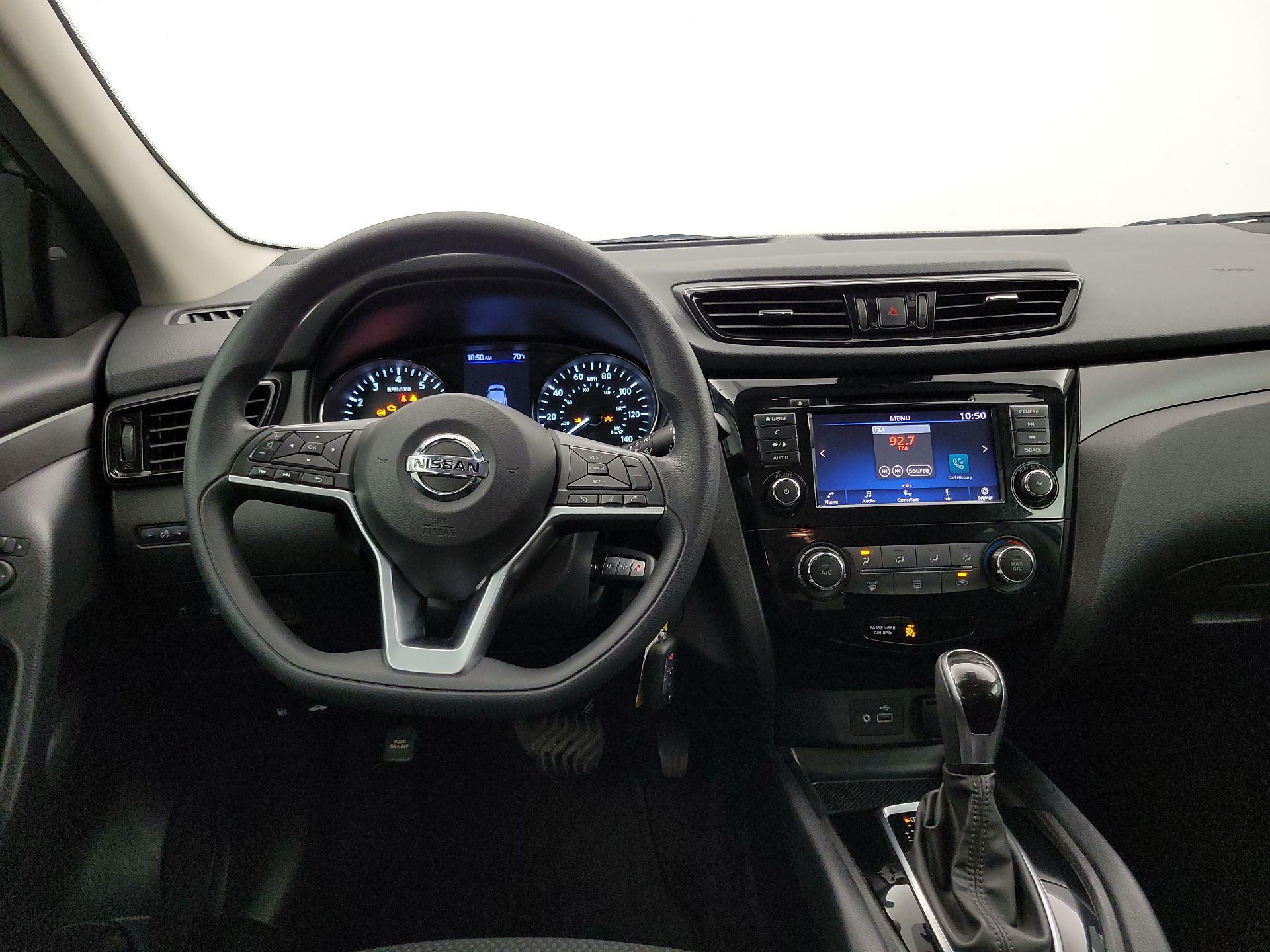 Thumbnail: 2021 Nissan Rogue Sport - 10