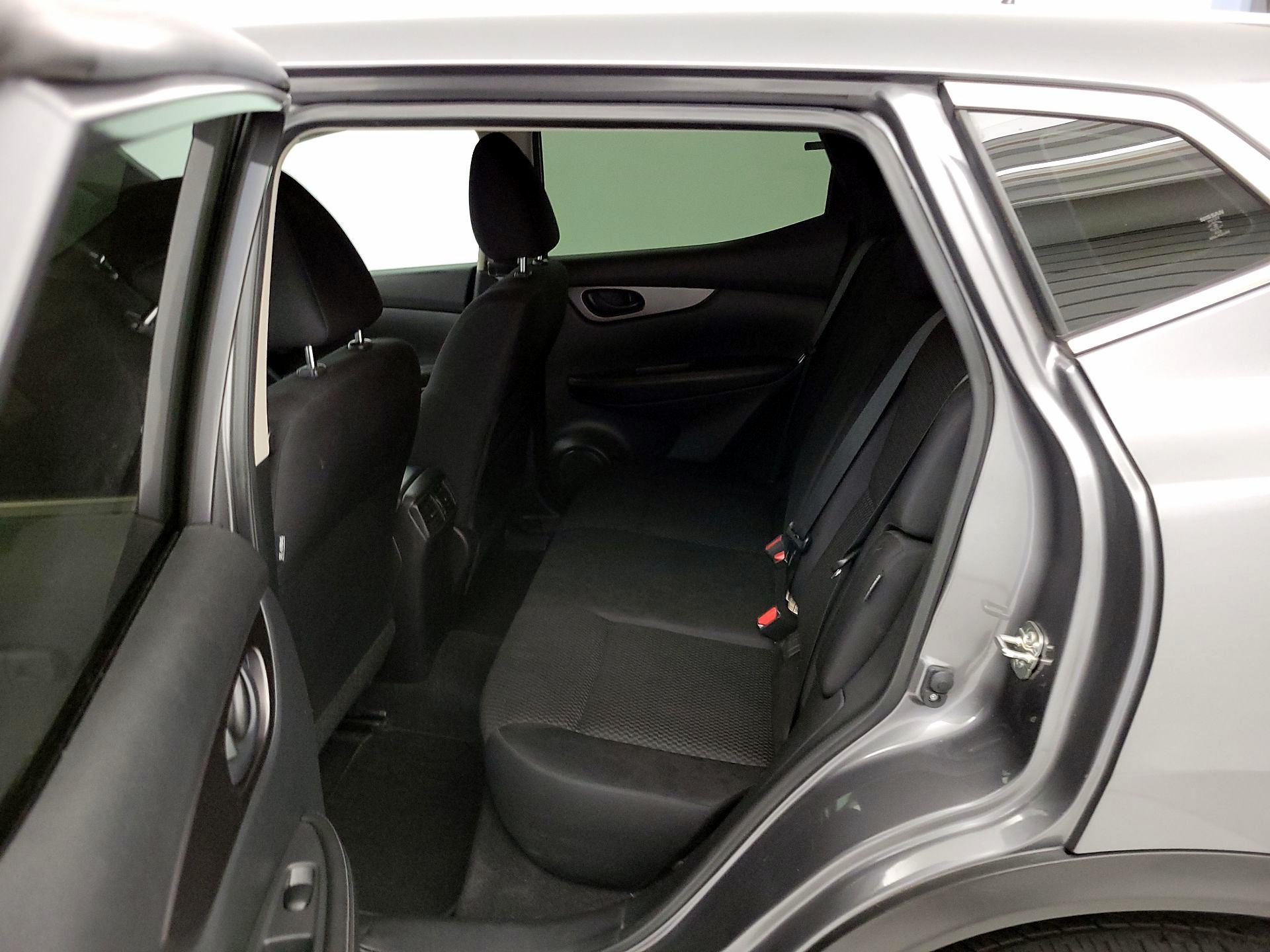 Thumbnail: 2021 Nissan Rogue Sport - 19