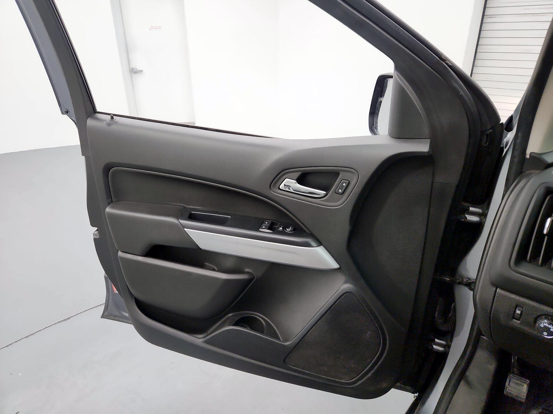 Thumbnail: 2022 Chevrolet Colorado - 12