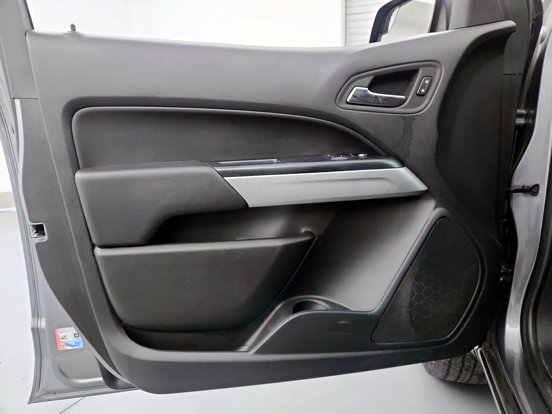 Thumbnail: 2022 Chevrolet Colorado - 12