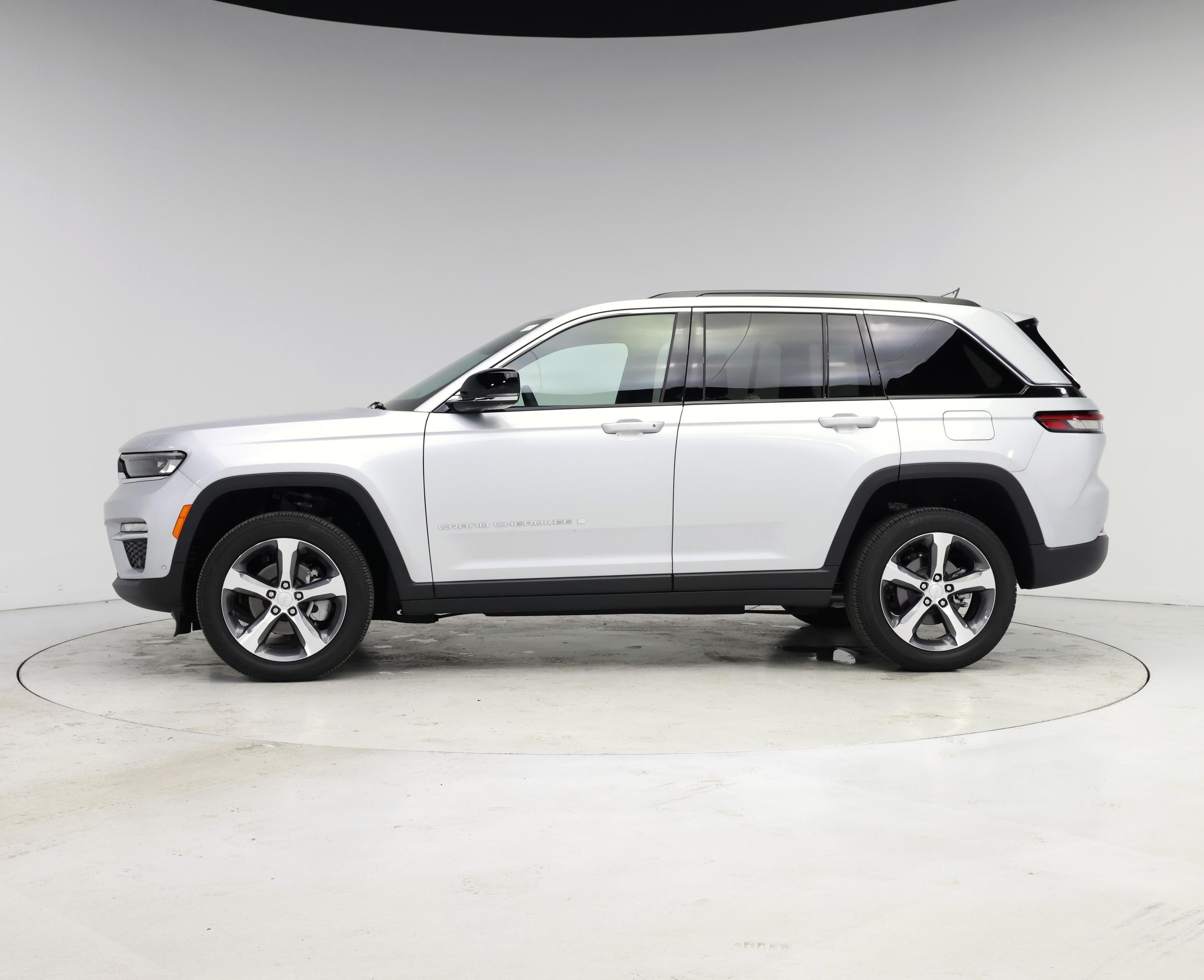 Thumbnail: 2024 Jeep Grand Cherokee - 3