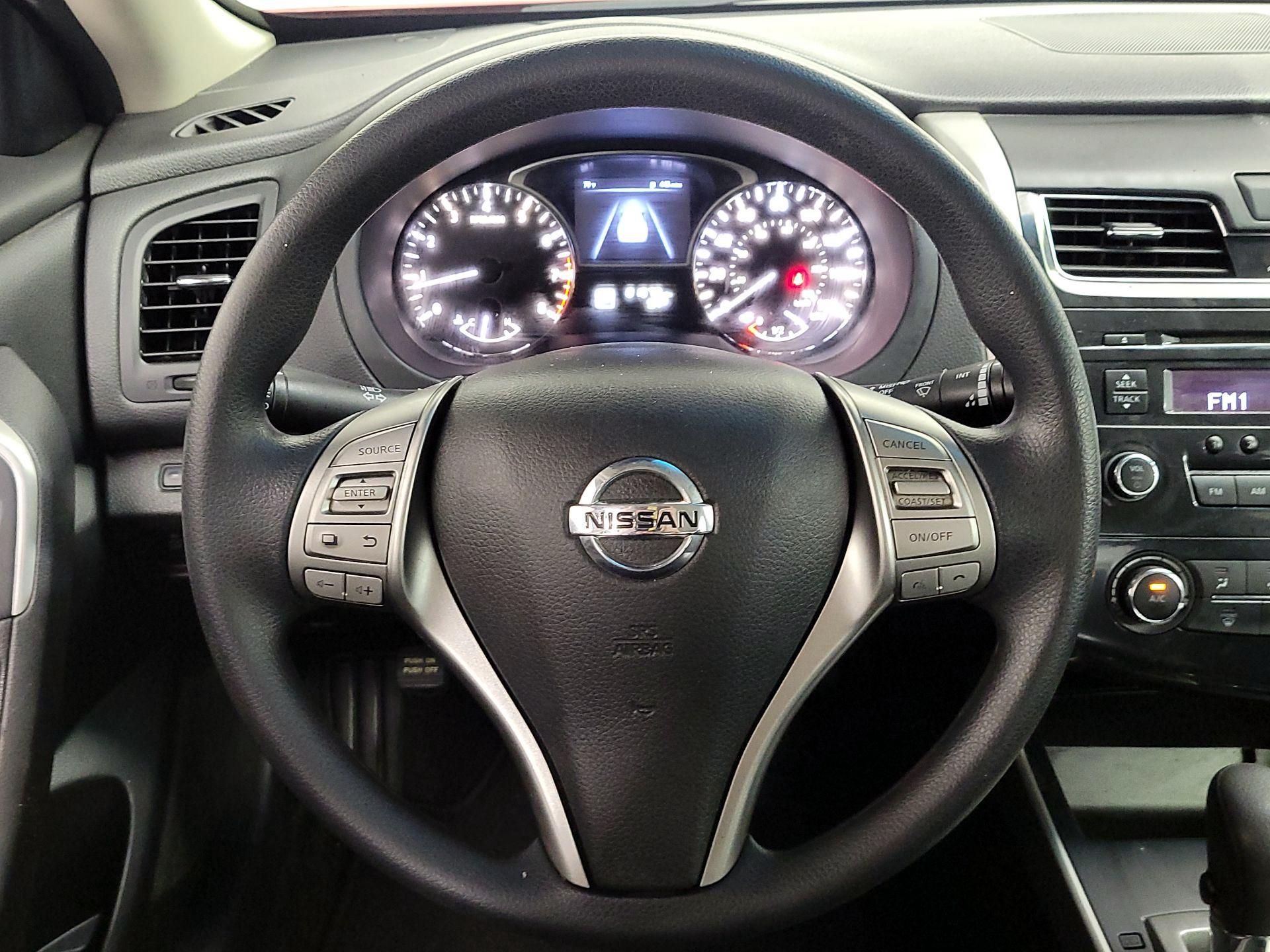 Thumbnail: 2015 Nissan Altima - 10