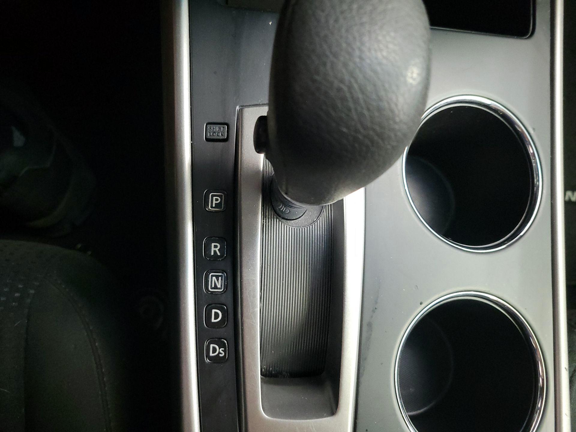 Thumbnail: 2015 Nissan Altima - 16