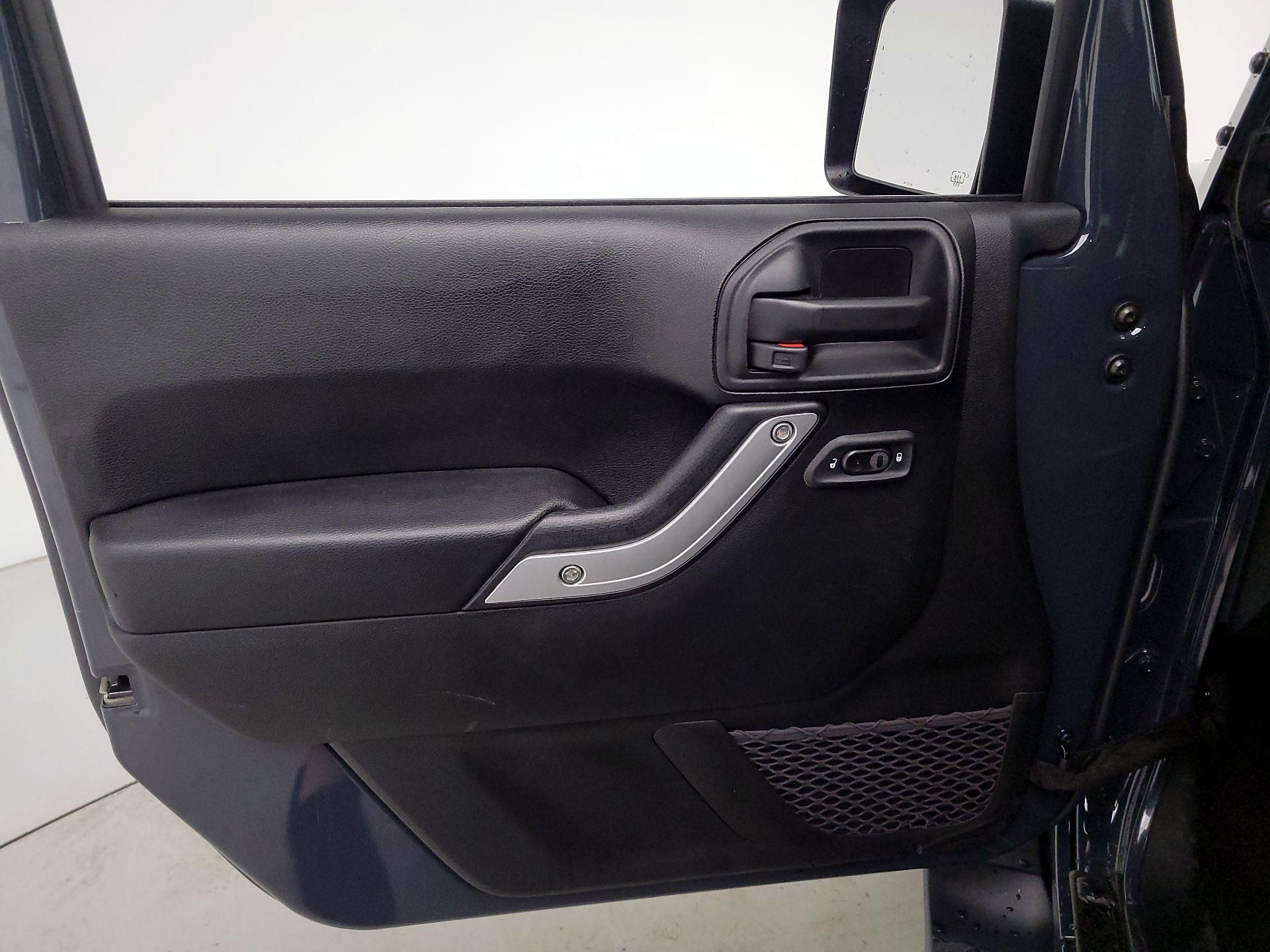 Thumbnail: 2017 Jeep Wrangler - 12