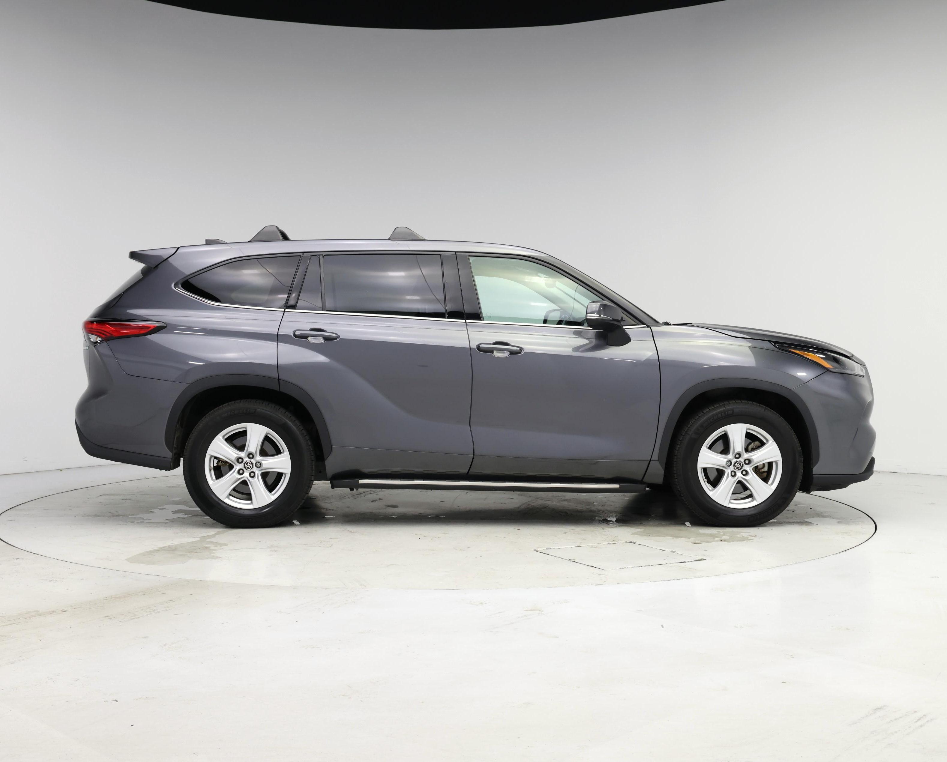 Thumbnail: 2022 Toyota Highlander - 7
