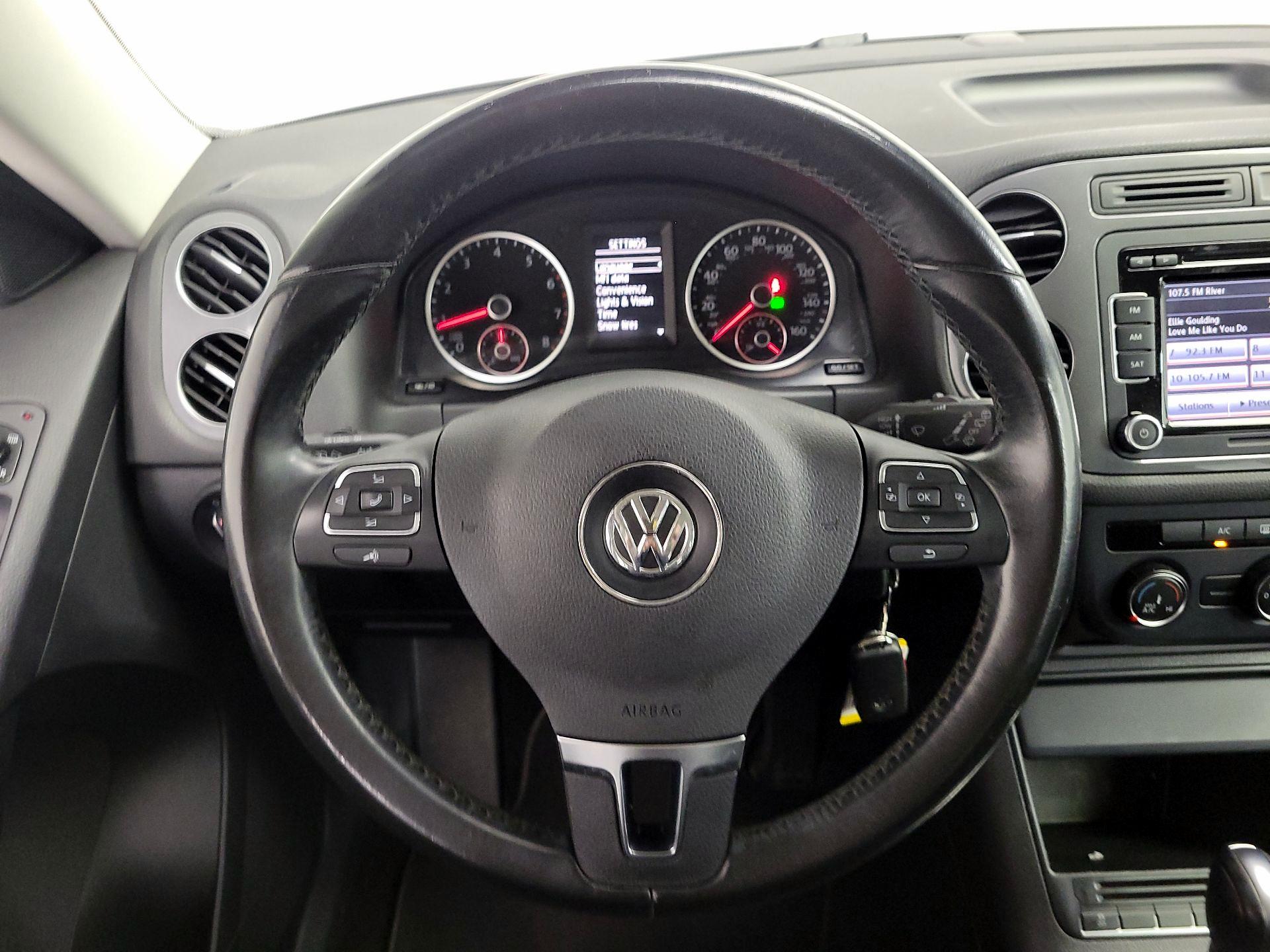 Thumbnail: 2015 Volkswagen Tiguan - 10