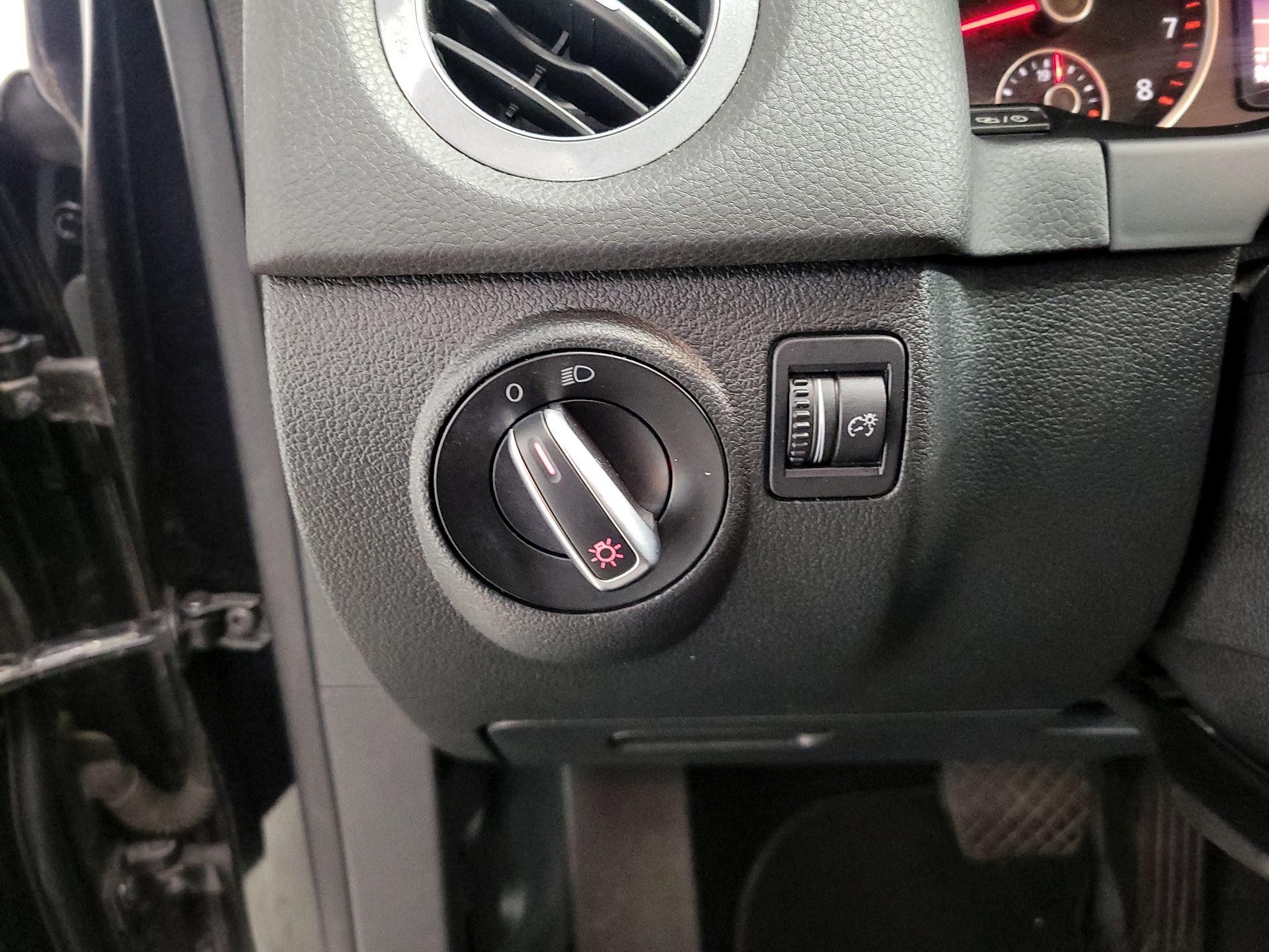 Thumbnail: 2015 Volkswagen Tiguan - 13