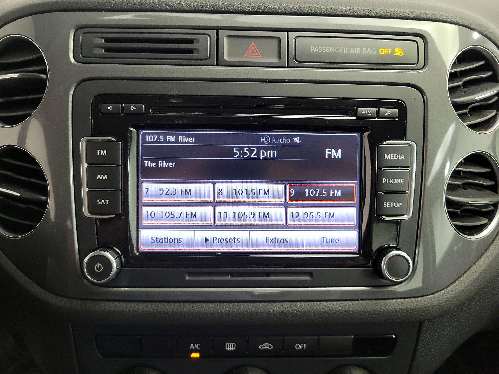 Thumbnail: 2015 Volkswagen Tiguan - 15