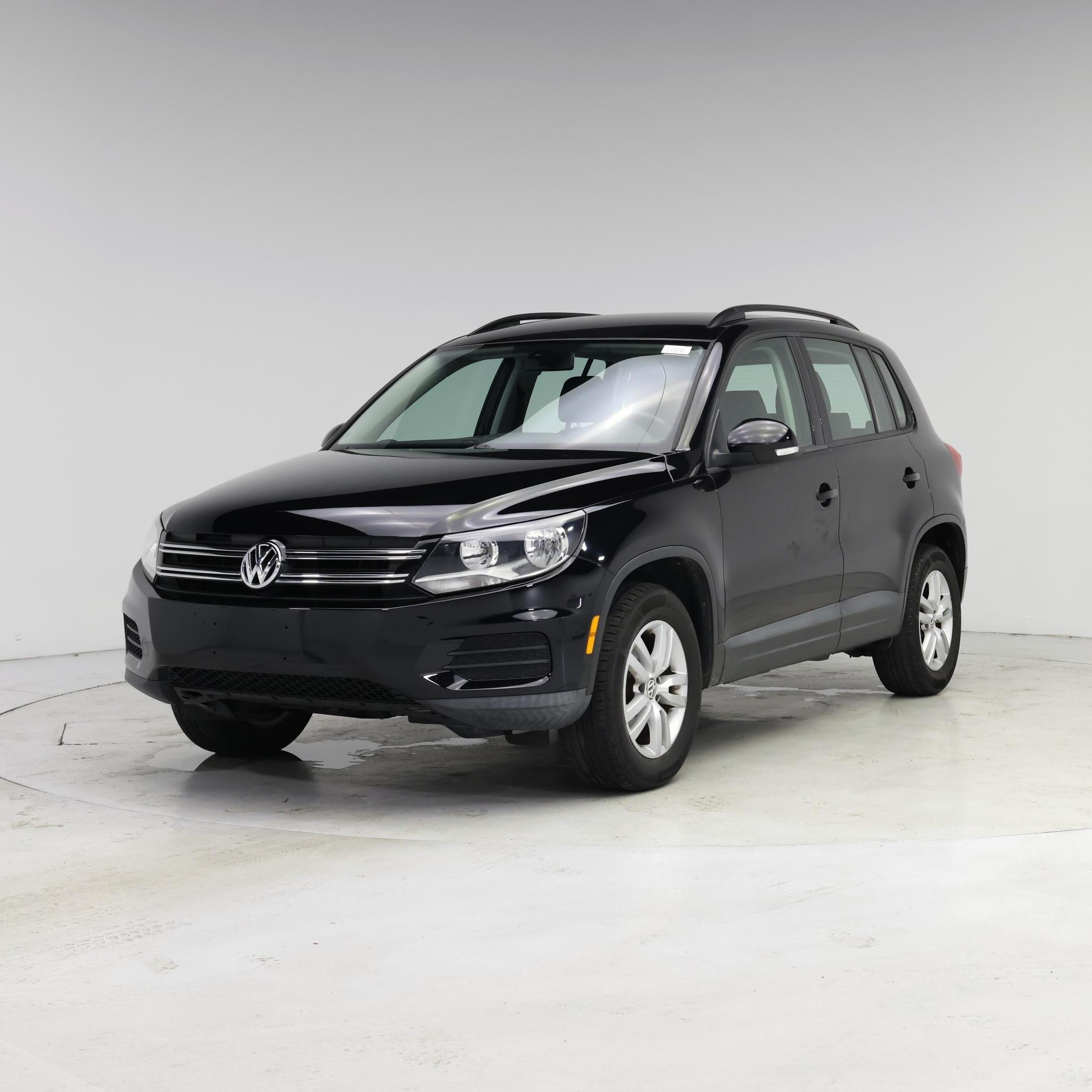 Thumbnail: 2015 Volkswagen Tiguan - 4