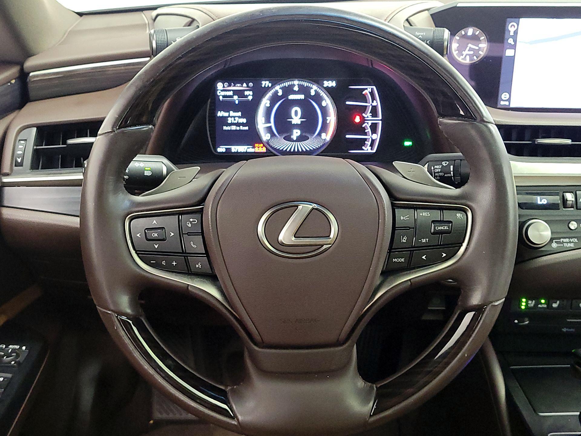 Thumbnail: 2021 Lexus ES - 10