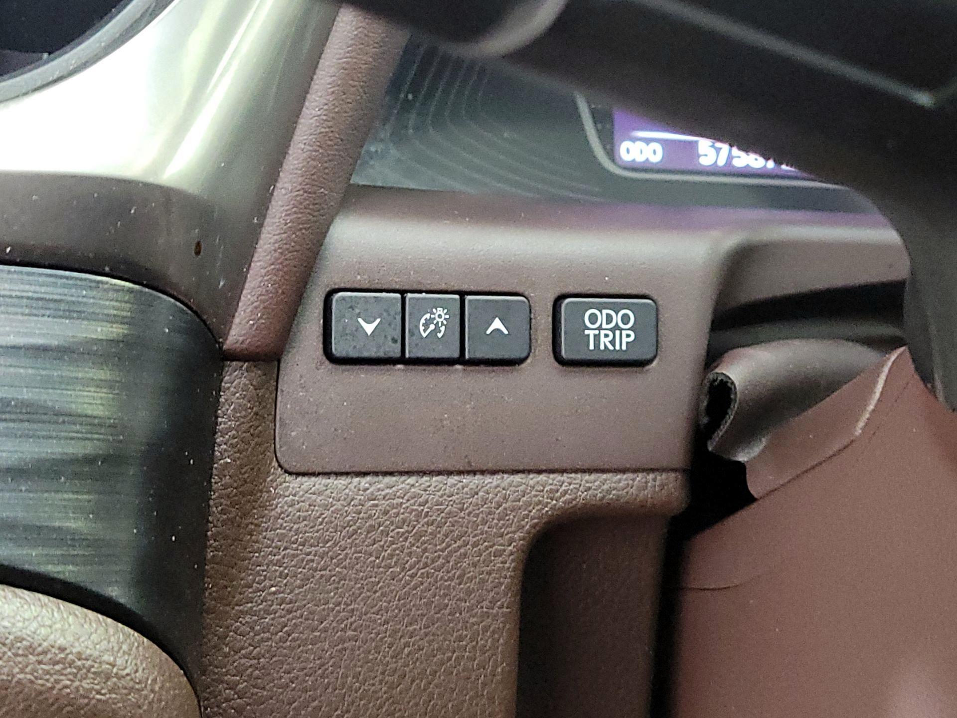 Thumbnail: 2021 Lexus ES - 13