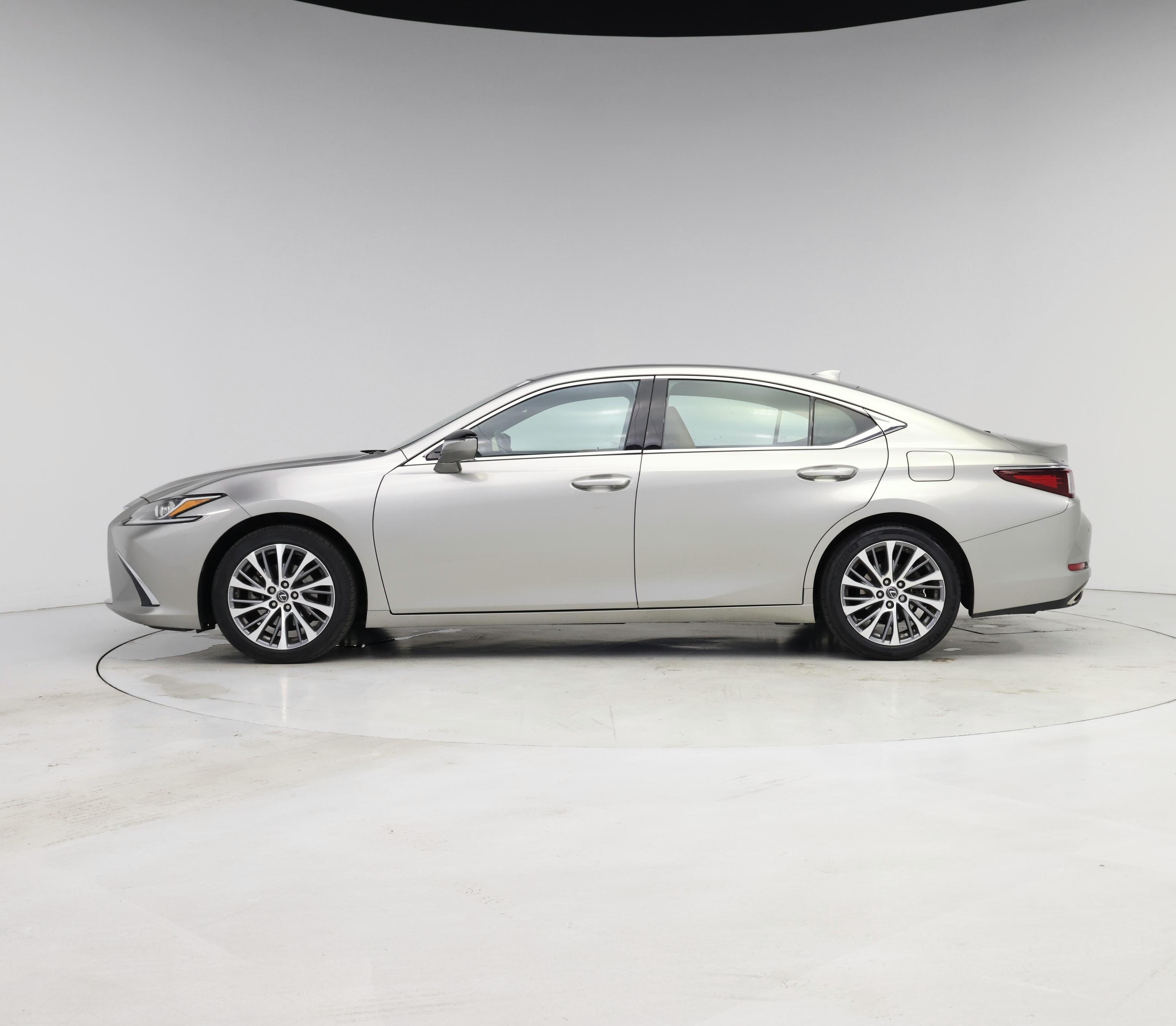 Thumbnail: 2021 Lexus ES - 3