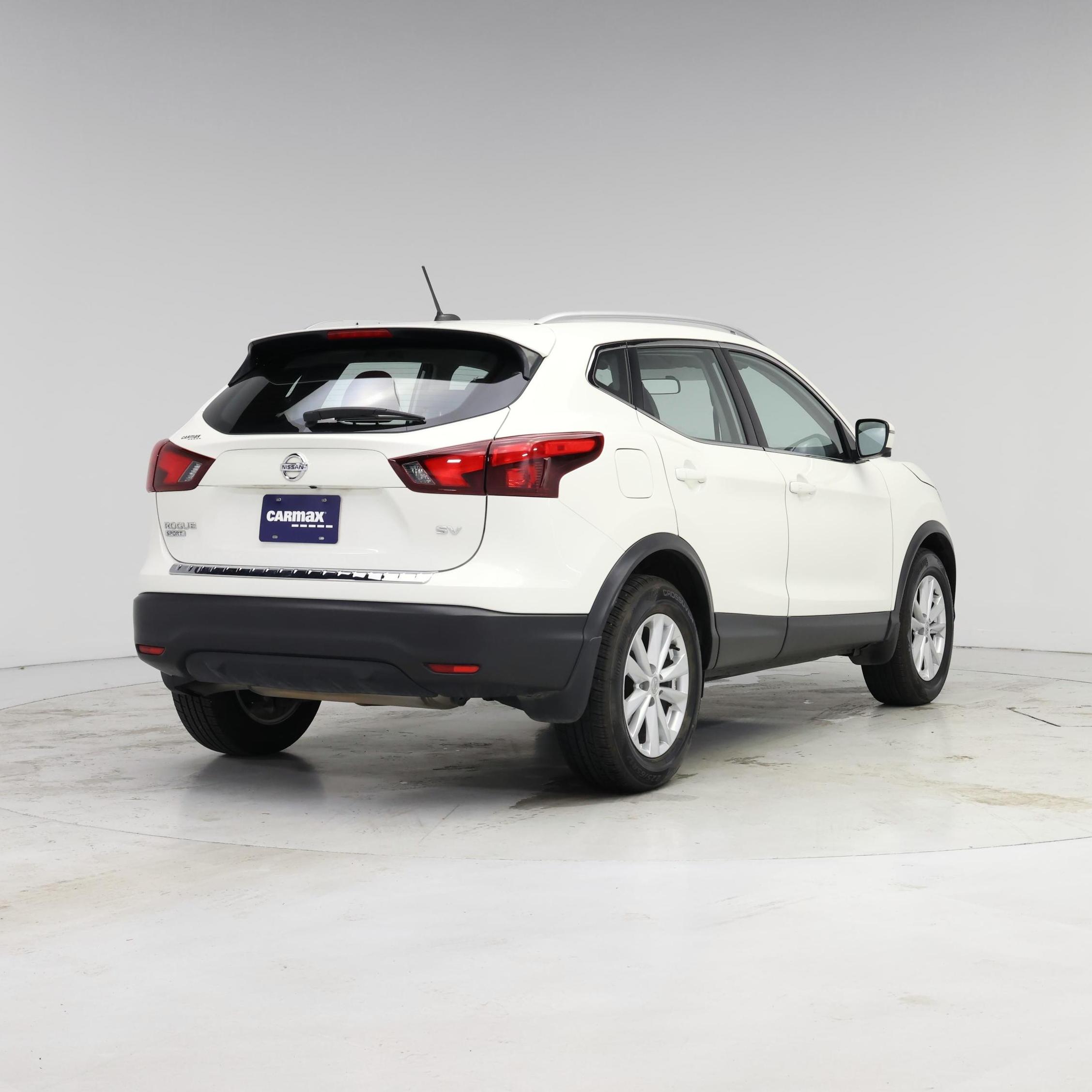 Thumbnail: 2017 Nissan Rogue Sport - 8