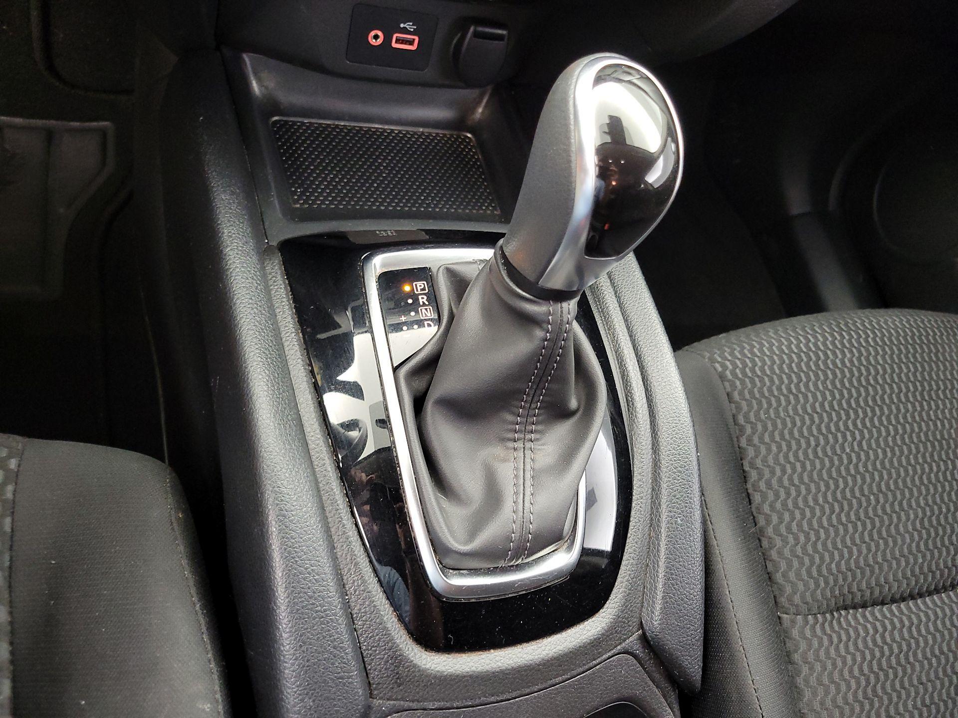 Thumbnail: 2021 Nissan Rogue Sport - 17