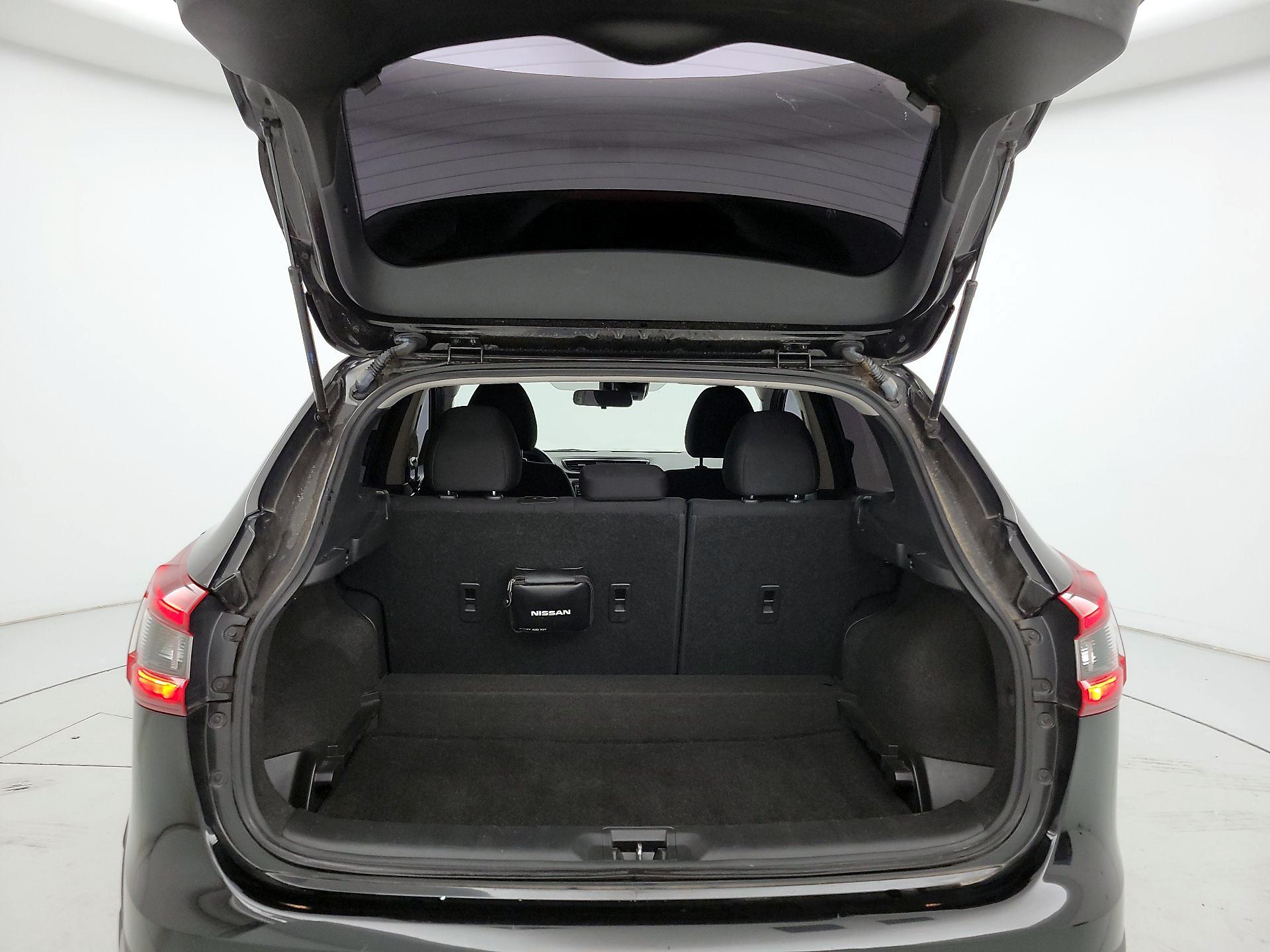 Thumbnail: 2021 Nissan Rogue Sport - 20