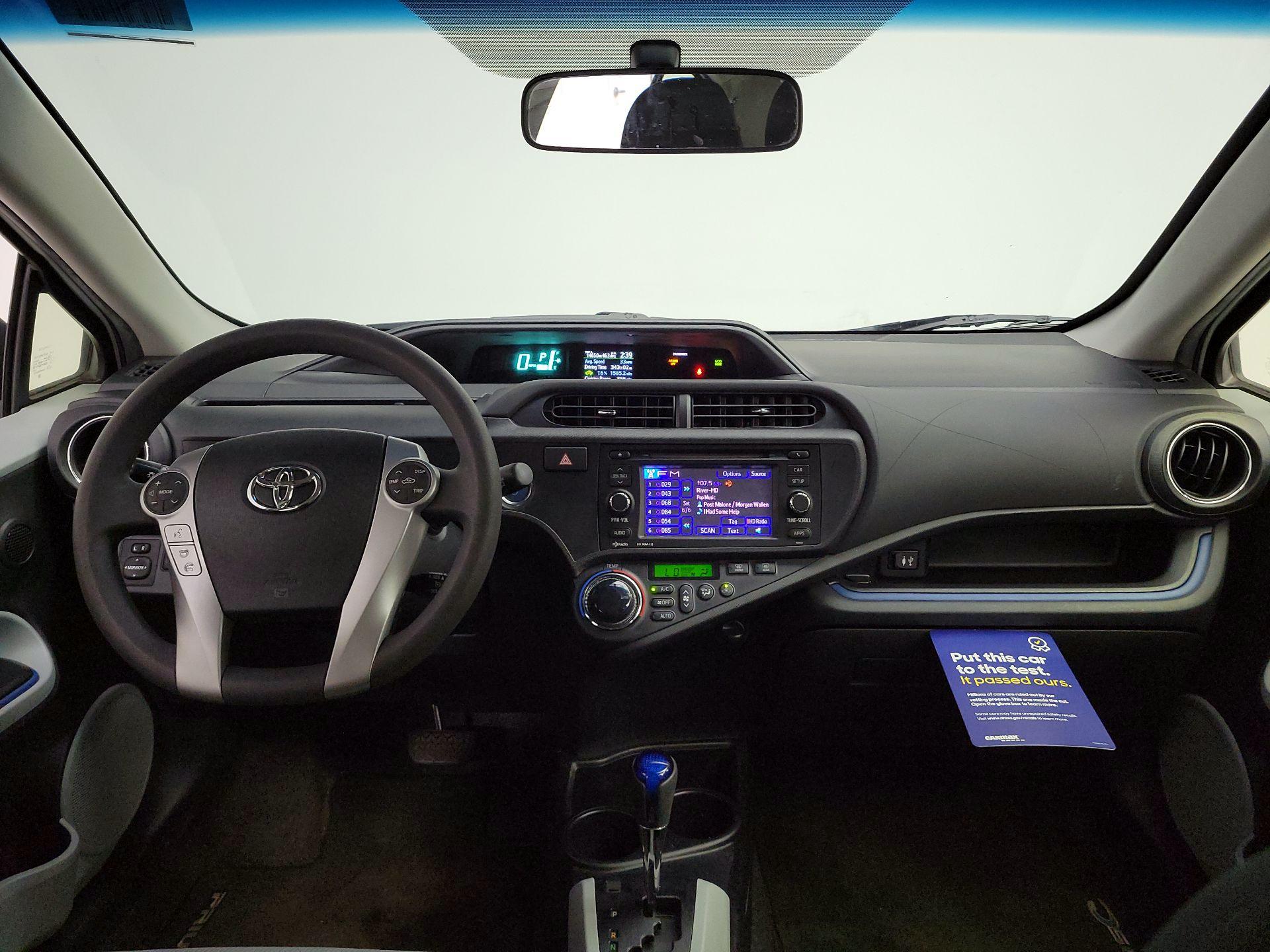 Thumbnail: 2013 Toyota Prius c - 9