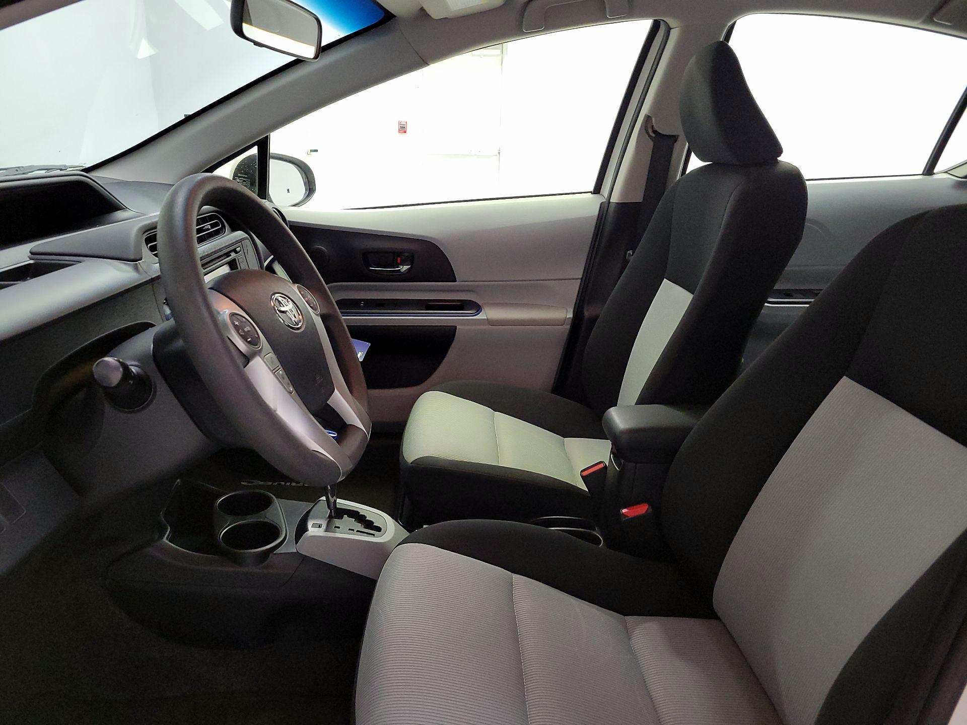 Thumbnail: 2013 Toyota Prius c - 11