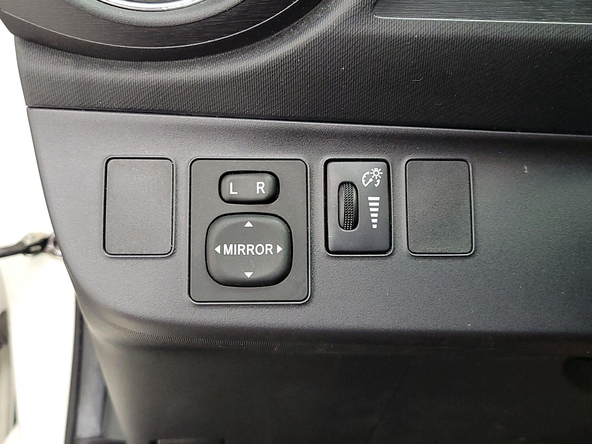 Thumbnail: 2013 Toyota Prius c - 13