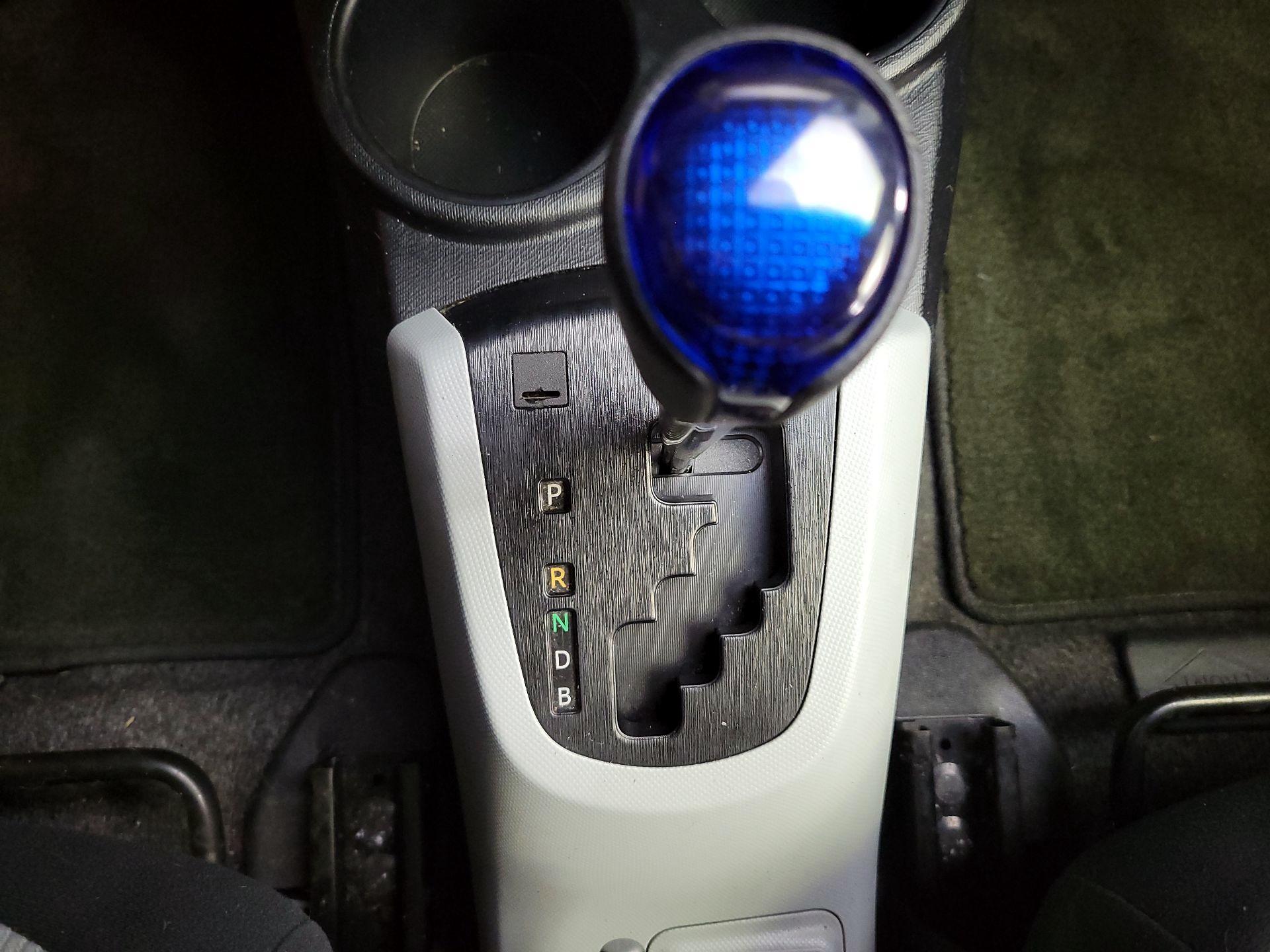 Thumbnail: 2013 Toyota Prius c - 16