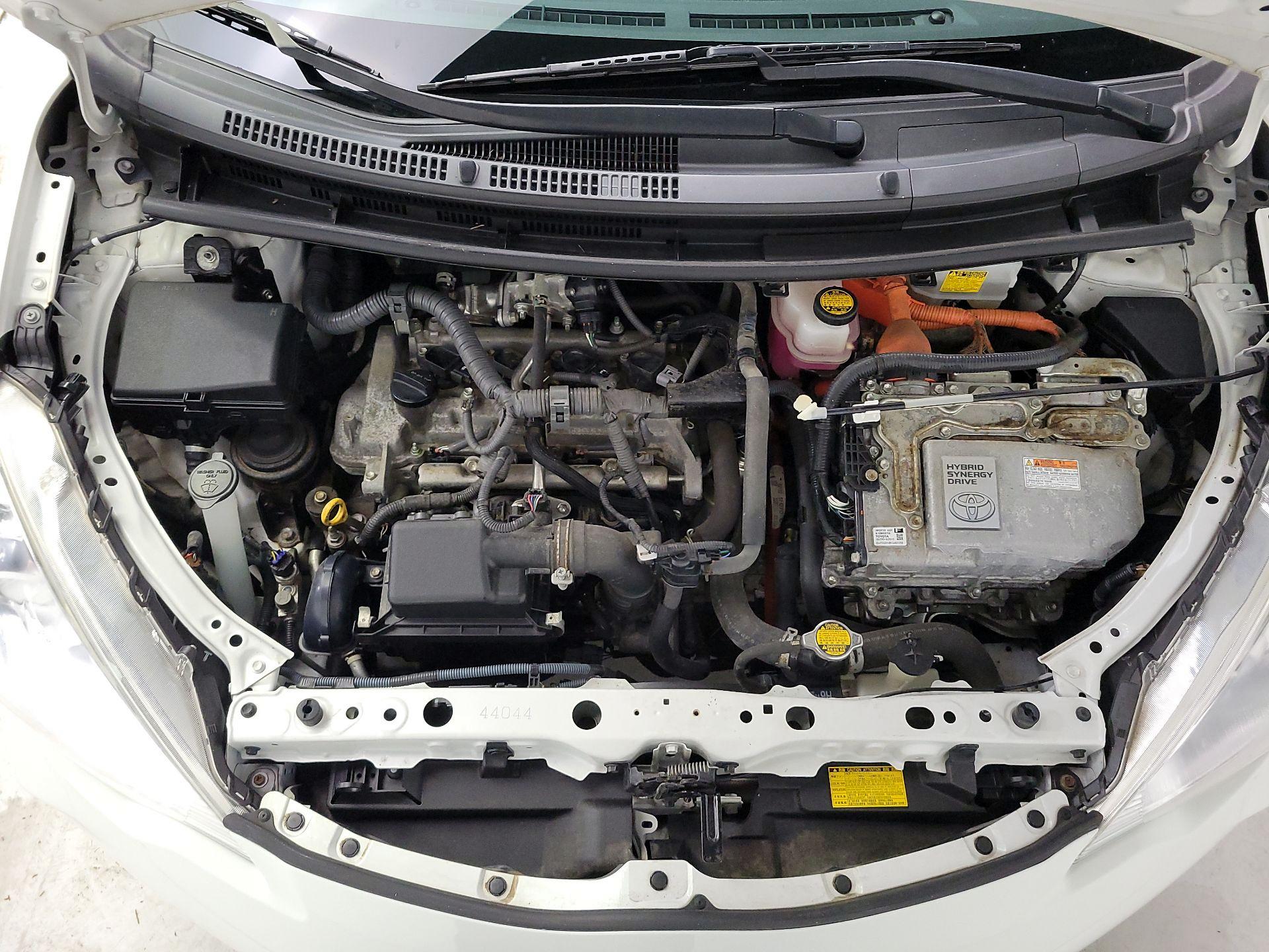 Thumbnail: 2013 Toyota Prius c - 20
